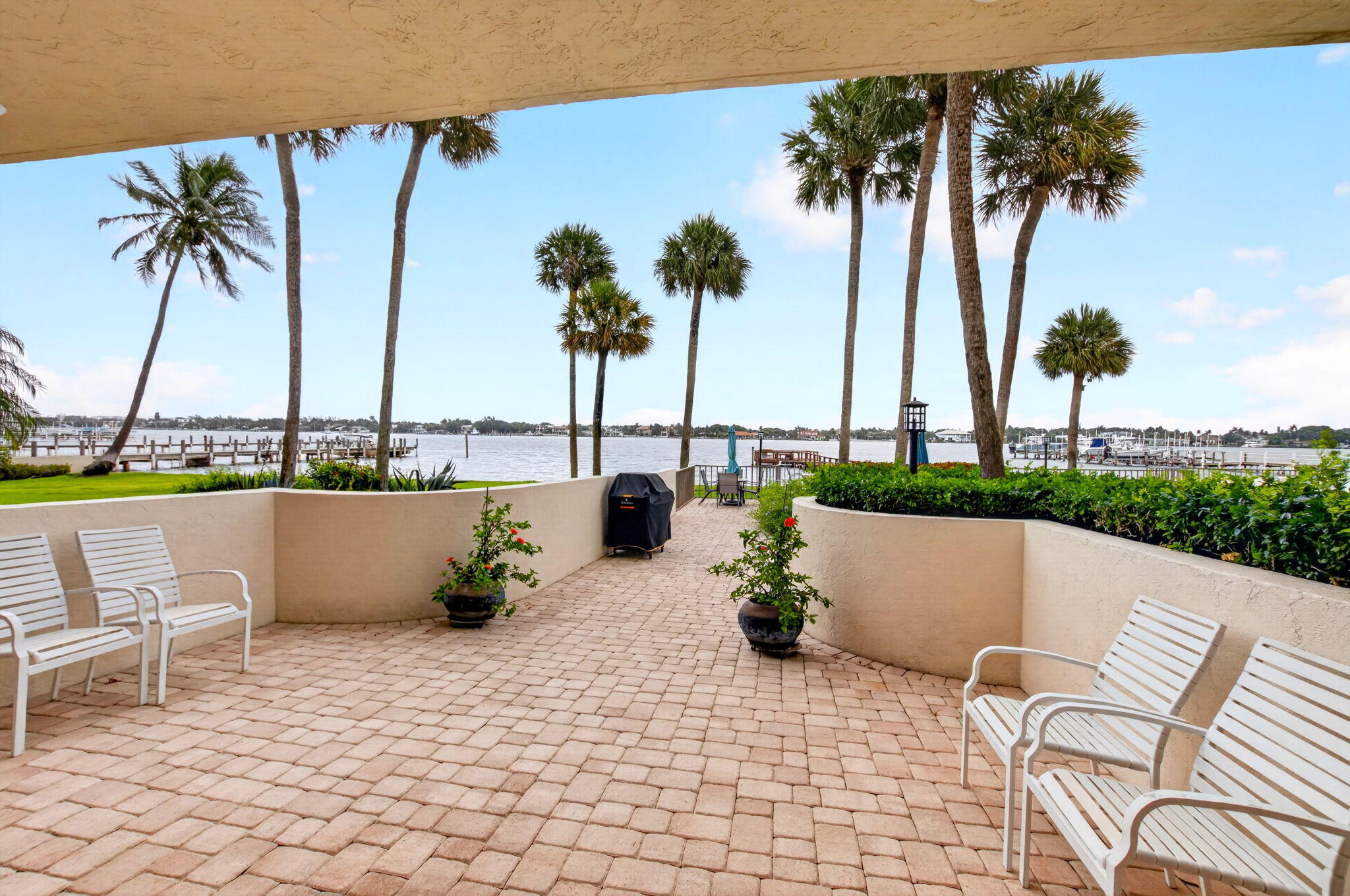 HIDDEN BANYAN CONDO - Residential