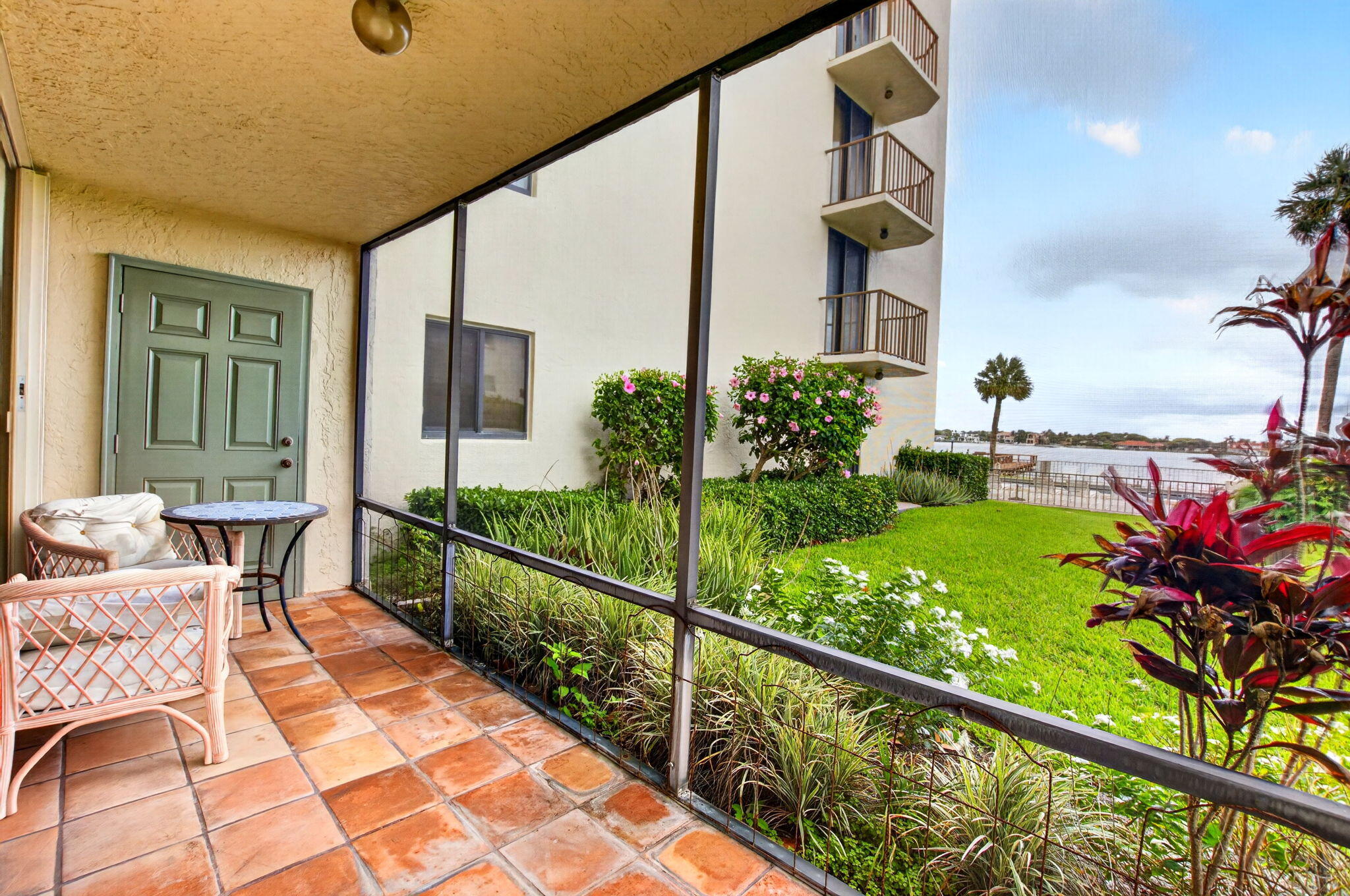 HIDDEN BANYAN CONDO - Residential
