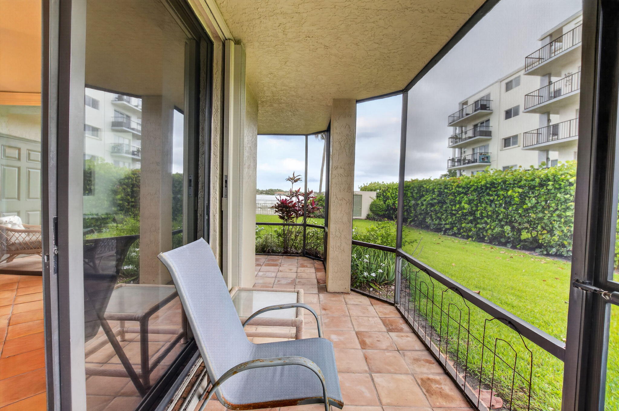 HIDDEN BANYAN CONDO - Residential