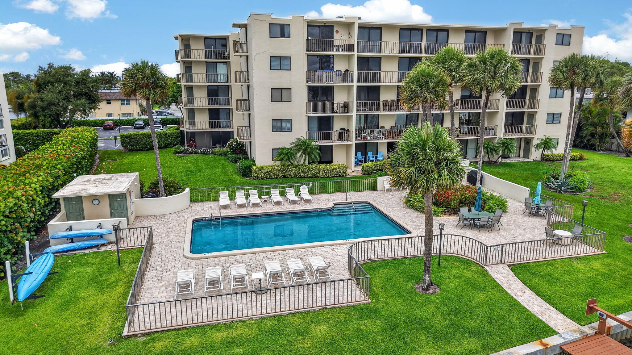 HIDDEN BANYAN CONDO - Residential