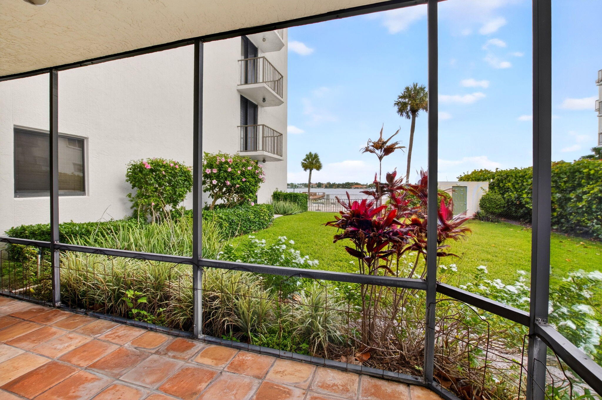HIDDEN BANYAN CONDO - Residential