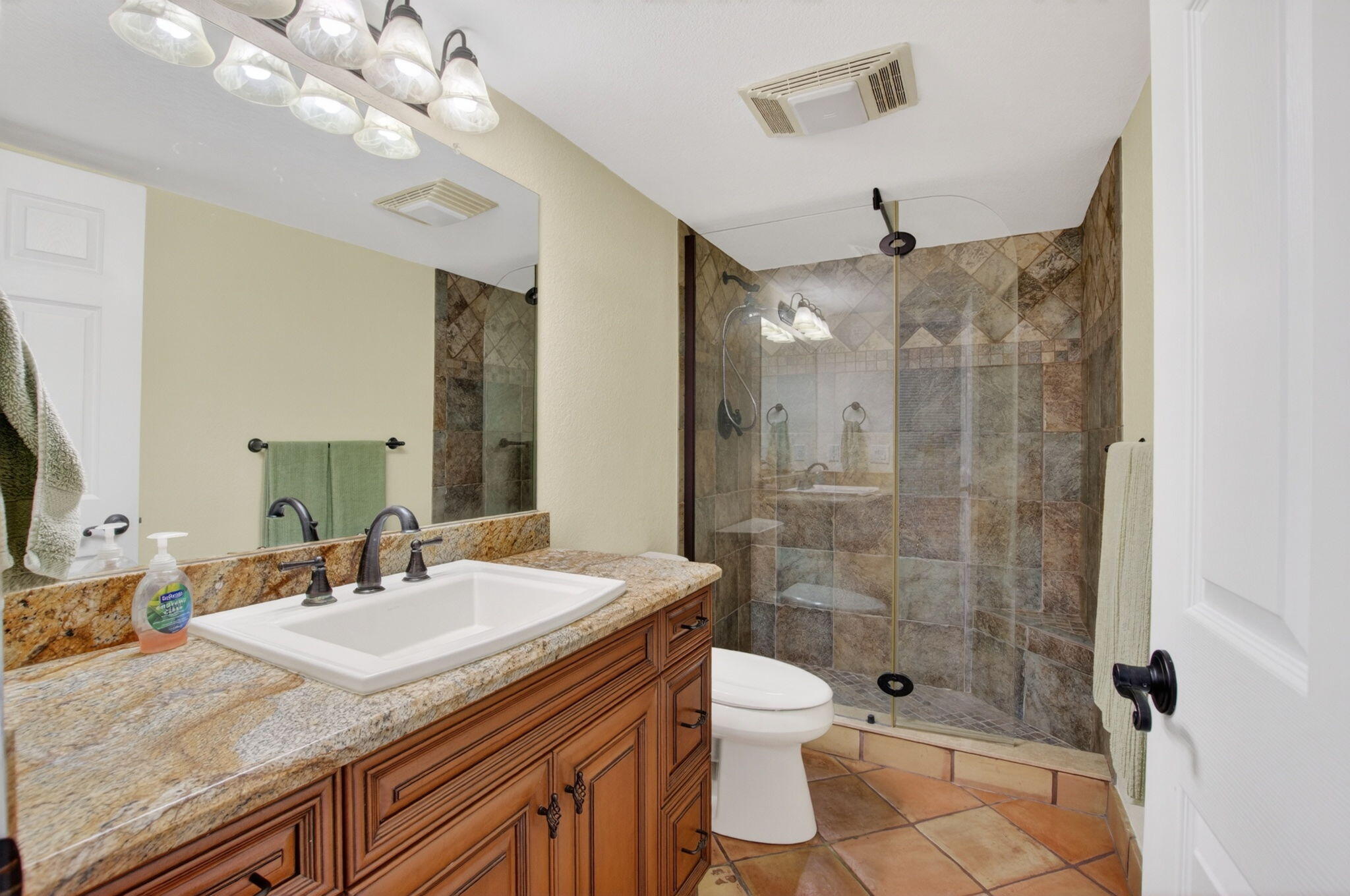 HIDDEN BANYAN CONDO - Residential