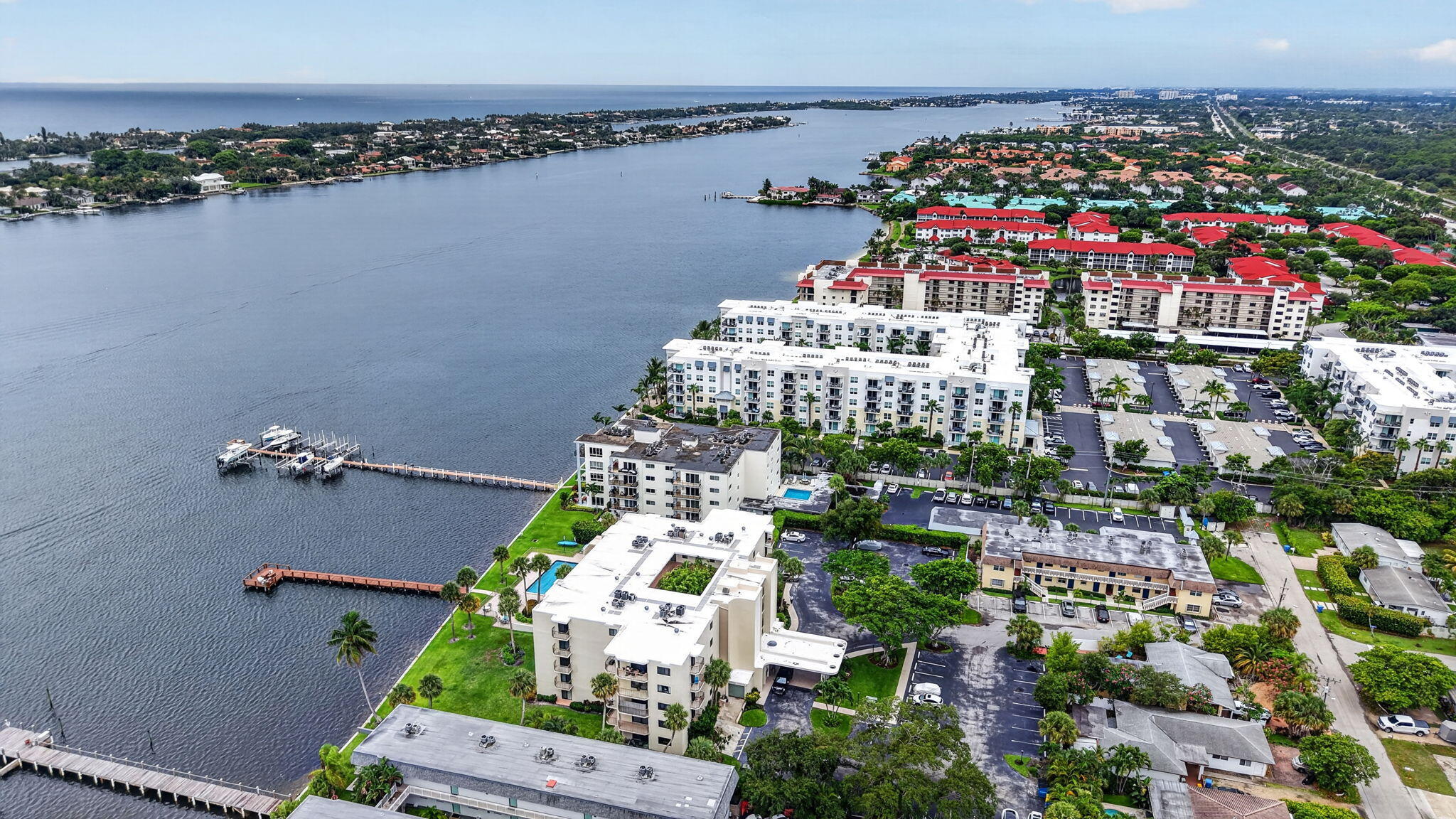 HIDDEN BANYAN CONDO - Residential