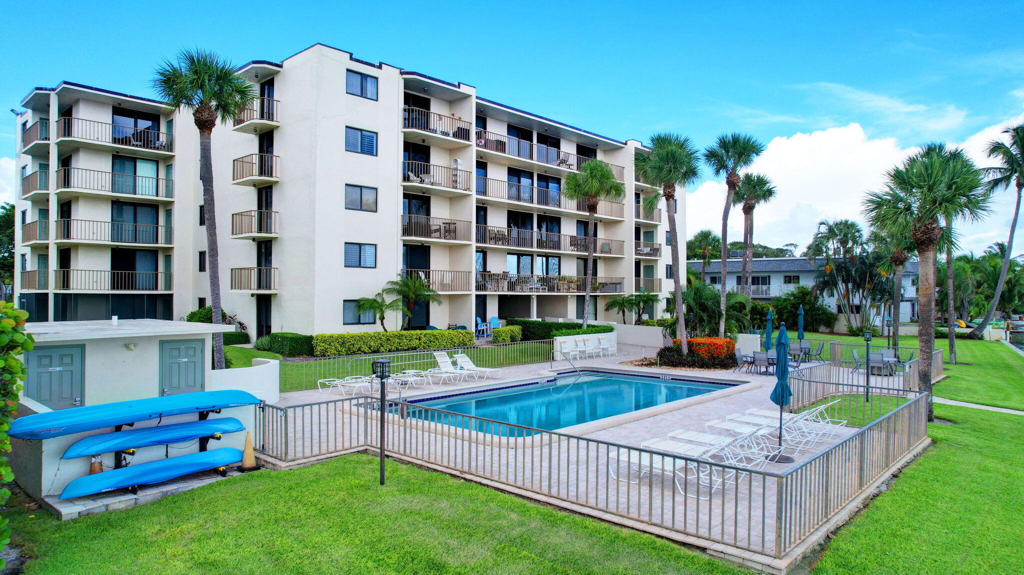 HIDDEN BANYAN CONDO - Residential
