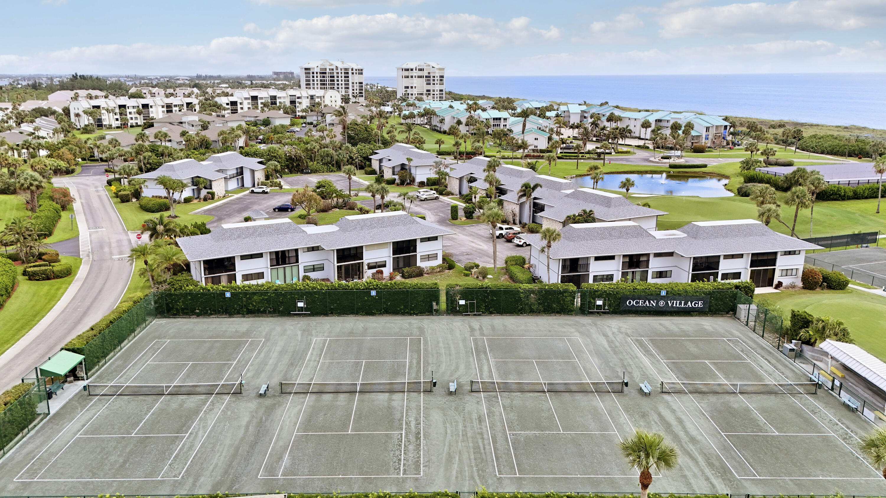 GOLF VILLAS - Residential