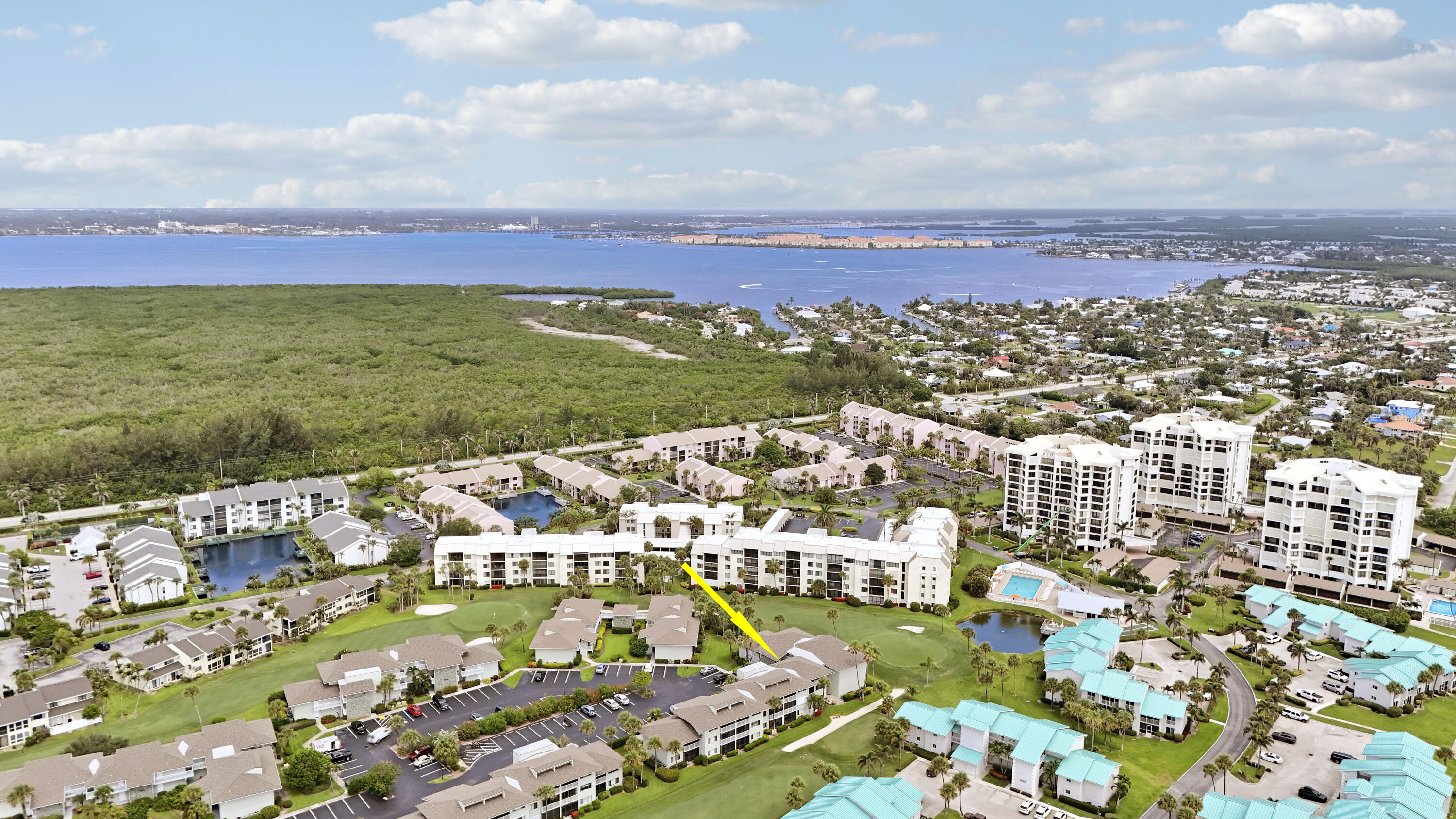 GOLF VILLAS - Residential
