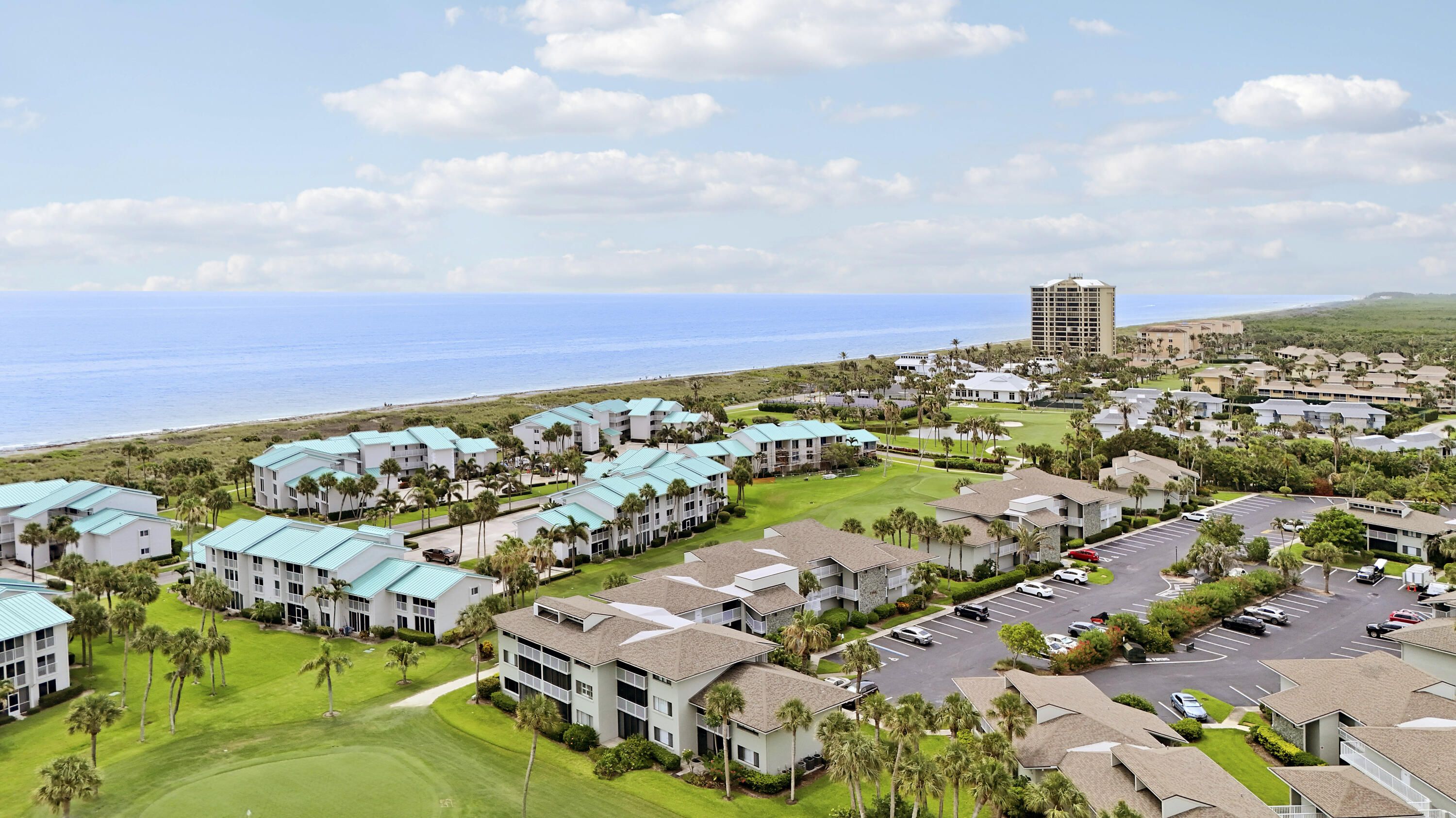 GOLF VILLAS - Residential