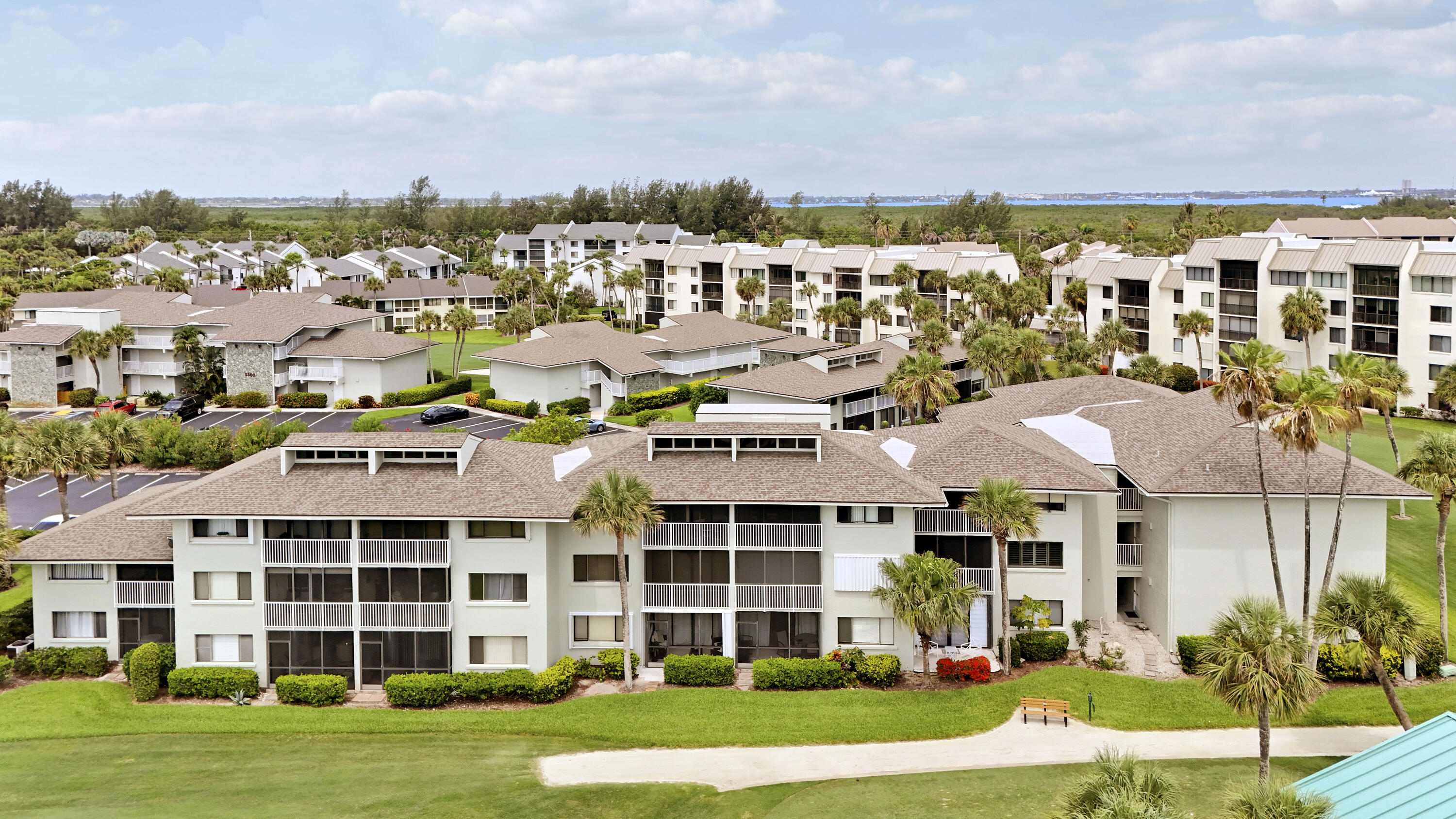 GOLF VILLAS - Residential