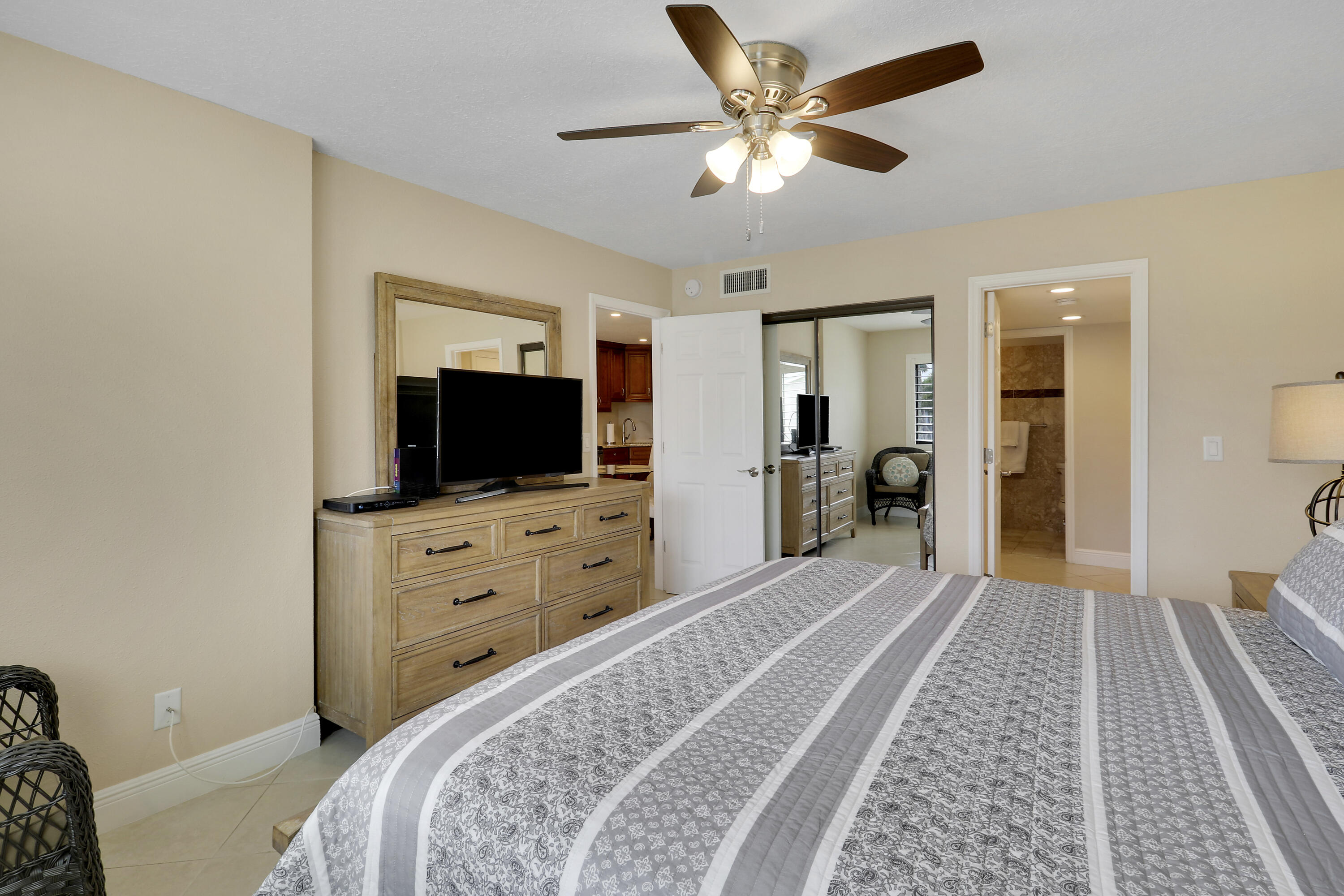 GOLF VILLAS - Residential