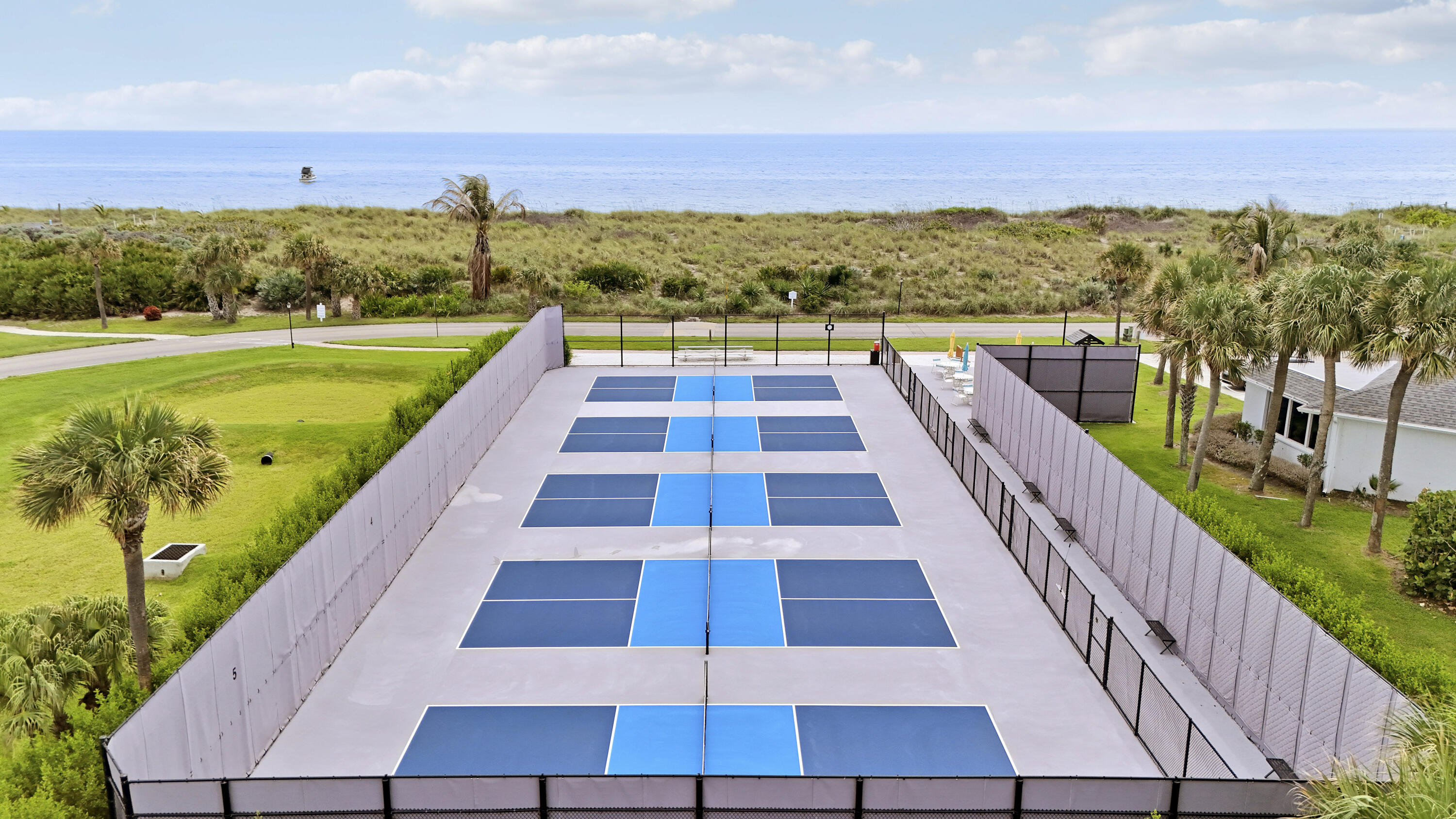 GOLF VILLAS - Residential