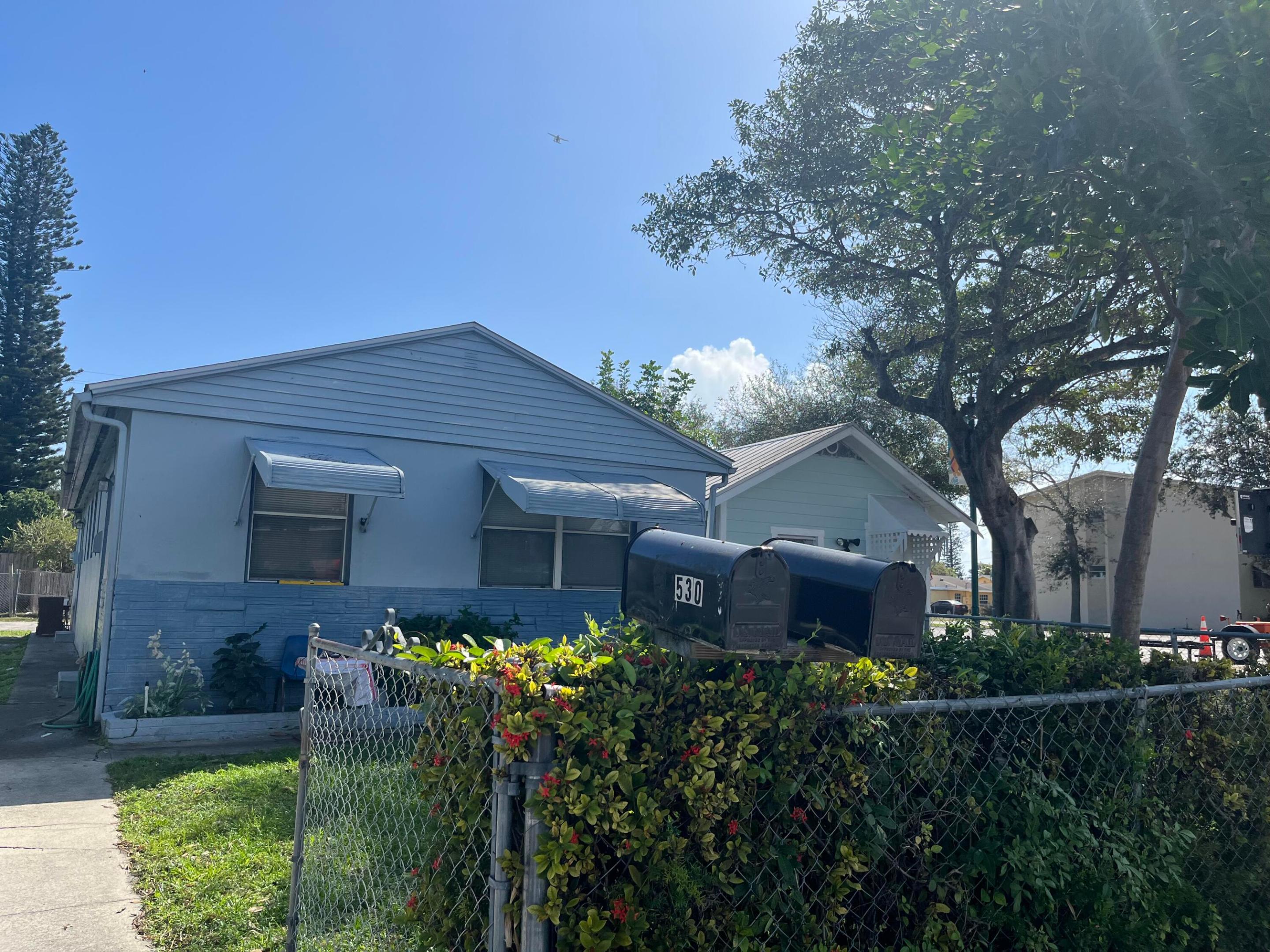 THIS SOLID CBS DUPLEX CONSISTS OF 2 UNITS,1 BEDROOM AND 1 BATH ON EACH SIDE.EACH UNIT HAS SEPARATE ELECTRIC METERS.THERE IS 1 WATER METER AND 1 GAS METER.STOVES AND WATER HEATERS ARE GAS.LARGE FENCED YARD WITH PARKING IN FRONT FOR UNIT 1 AND YARD IN THE BACK CAN ACCOMODATE 3 VEHICLES.ROOM TO PARK YOUR COMMERCIAL VEHICLES.IMPACT WINDOWS FOR PEACE OF MIND.ROOF IS APPROXIMATELY 15 YEARS OLD.CLOSE TO DOWNTOWN LAKE WORTH AND BEACH.MINUTES TO I 95 ,AIRPORT AND TURNPIKE.LONG TERM TENANTS WHO ARE MONTH TO MONTH ARE PAYING WAY BELOW THE MARKET.APPROXIMATE RENTAL INCOME FOR A 1/1 IS ABOUT $1,500 A MONTH.PRICE REDUCED TO $349,000 .BRING ALL REASONABLE OFFERS.OWNER MOTIVATED.