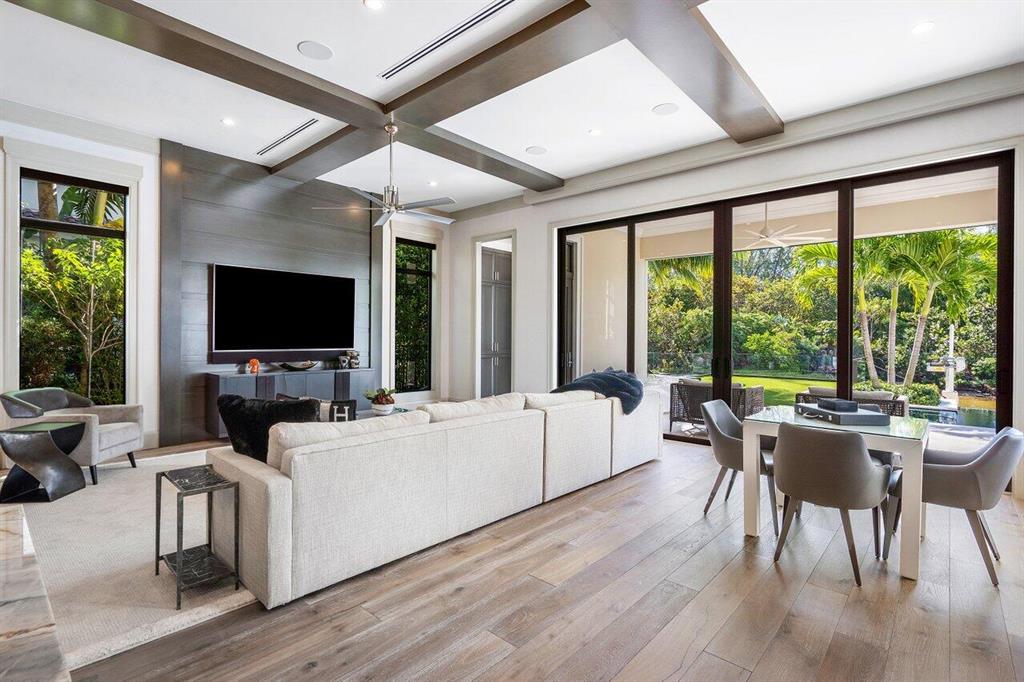 ROYAL PALM YACHT & COUNTRY CLUB - Residential