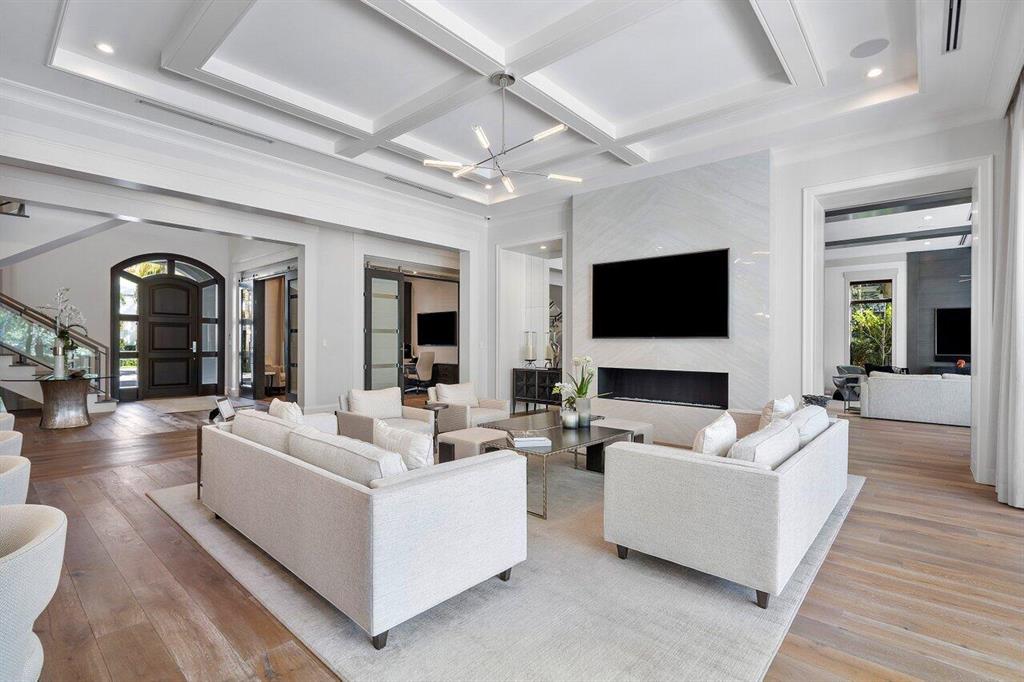ROYAL PALM YACHT & COUNTRY CLUB - Residential