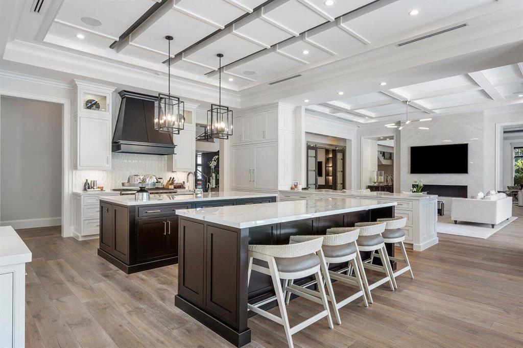 ROYAL PALM YACHT & COUNTRY CLUB - Residential
