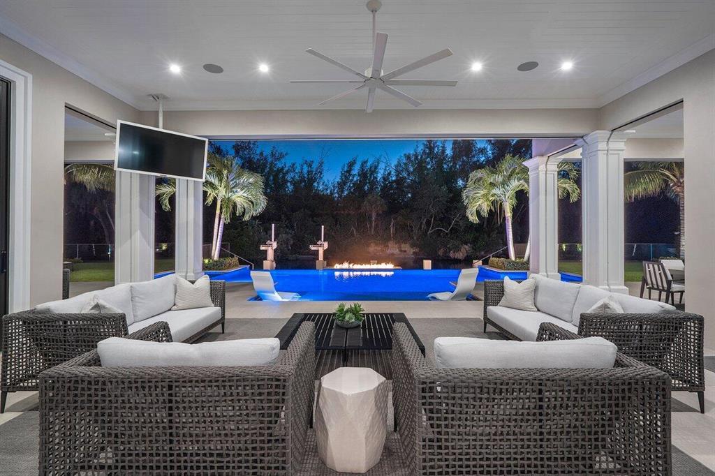 ROYAL PALM YACHT & COUNTRY CLUB - Residential