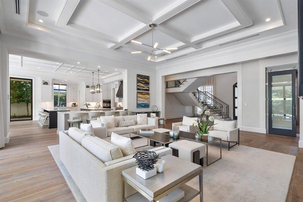 ROYAL PALM YACHT & COUNTRY CLUB - Residential