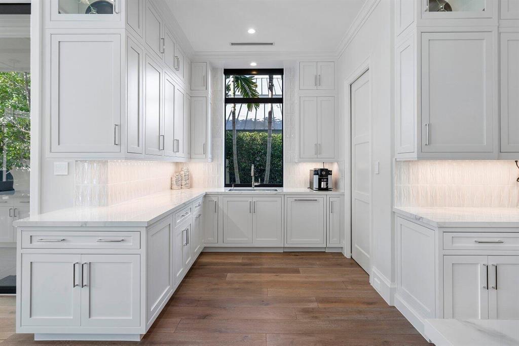 ROYAL PALM YACHT & COUNTRY CLUB - Residential
