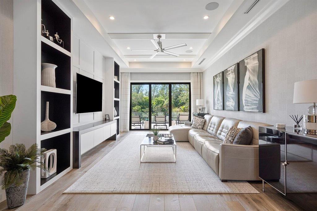 ROYAL PALM YACHT & COUNTRY CLUB - Residential