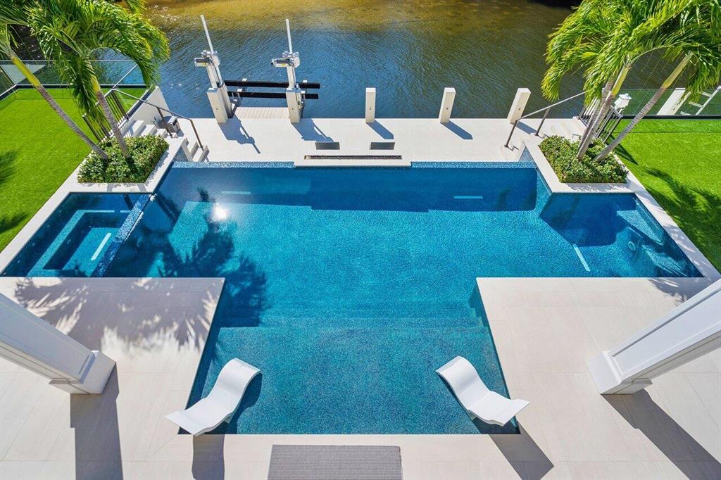 ROYAL PALM YACHT & COUNTRY CLUB - Residential