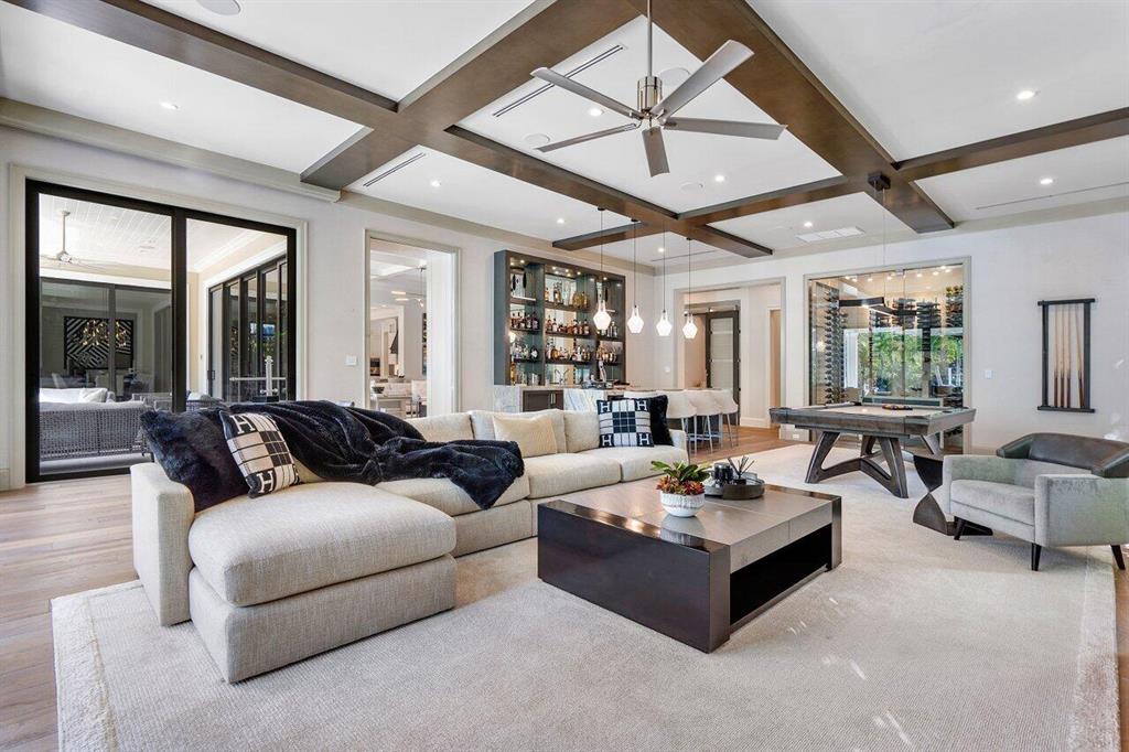 ROYAL PALM YACHT & COUNTRY CLUB - Residential