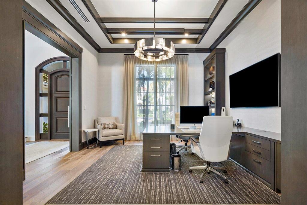 ROYAL PALM YACHT & COUNTRY CLUB - Residential
