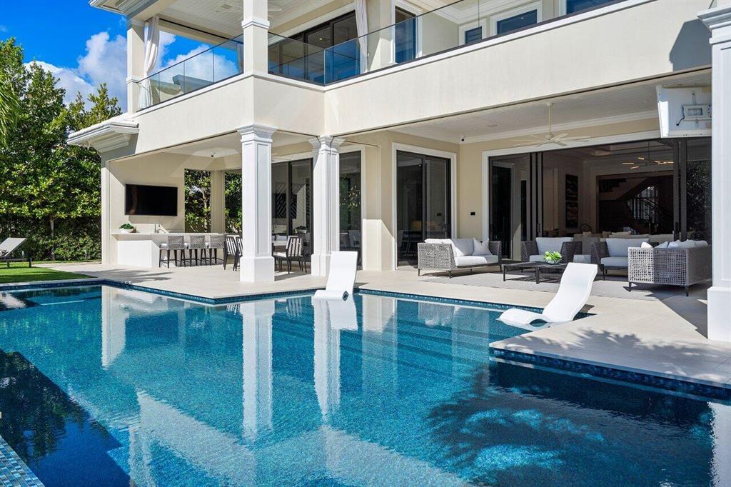 ROYAL PALM YACHT & COUNTRY CLUB - Residential