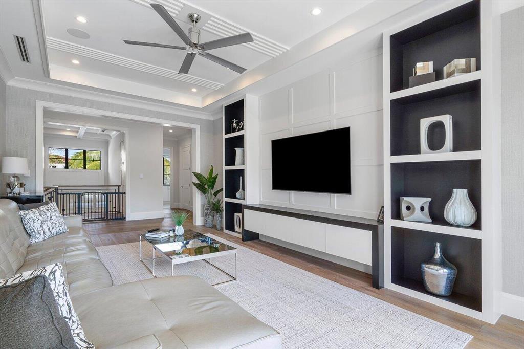 ROYAL PALM YACHT & COUNTRY CLUB - Residential