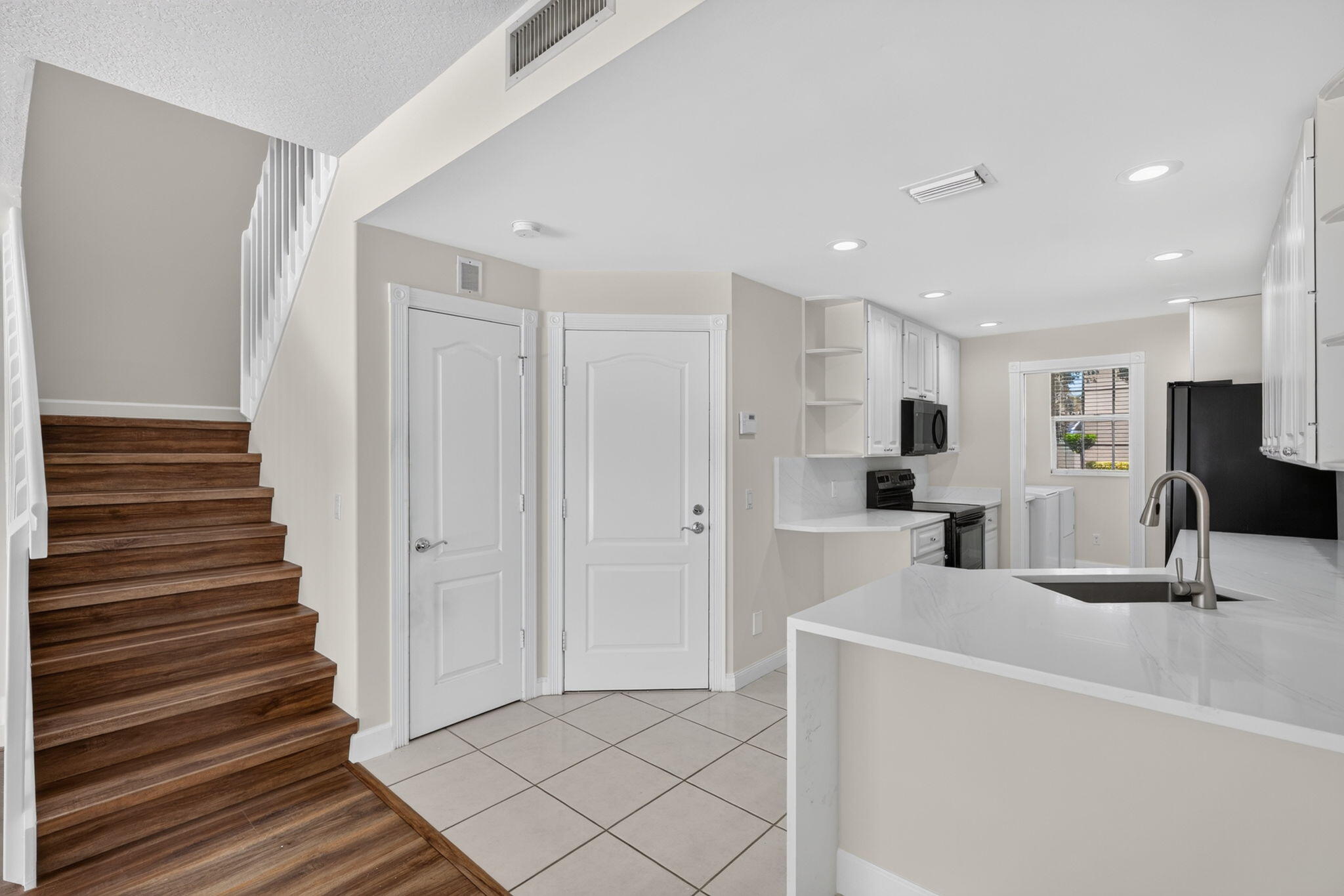 CATALINA LAKES - Residential Lease