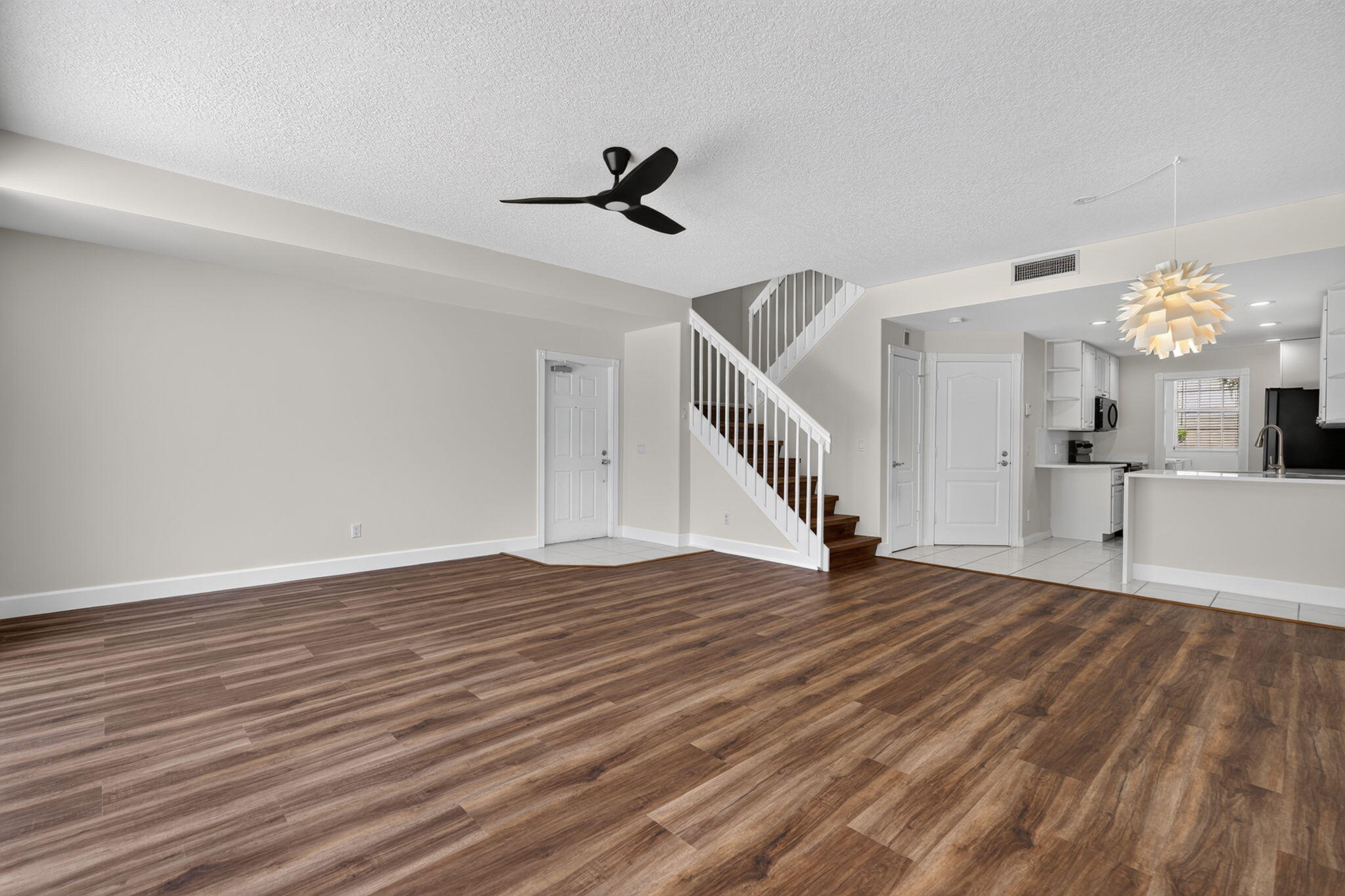CATALINA LAKES - Residential Lease