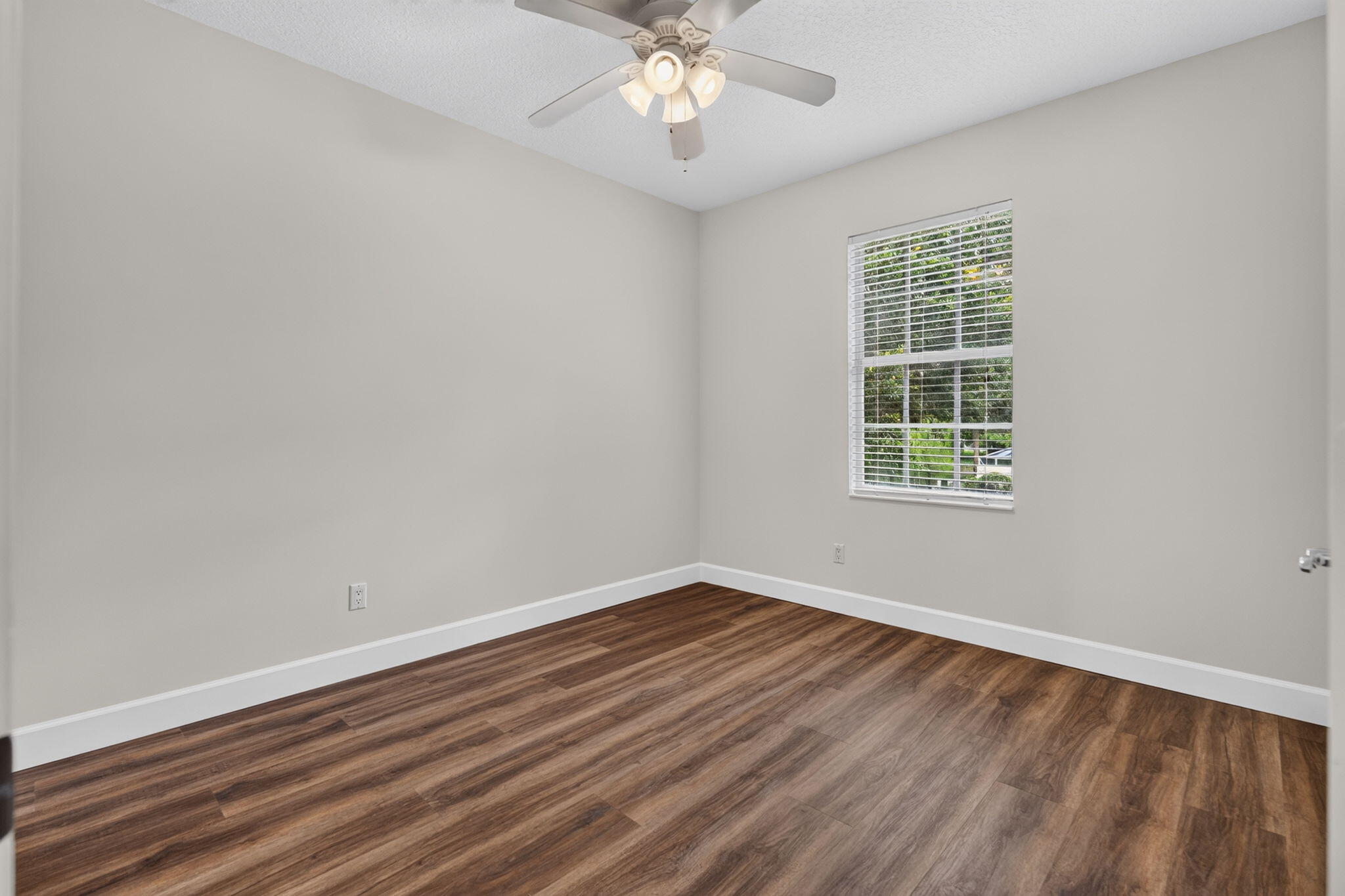 CATALINA LAKES - Residential Lease