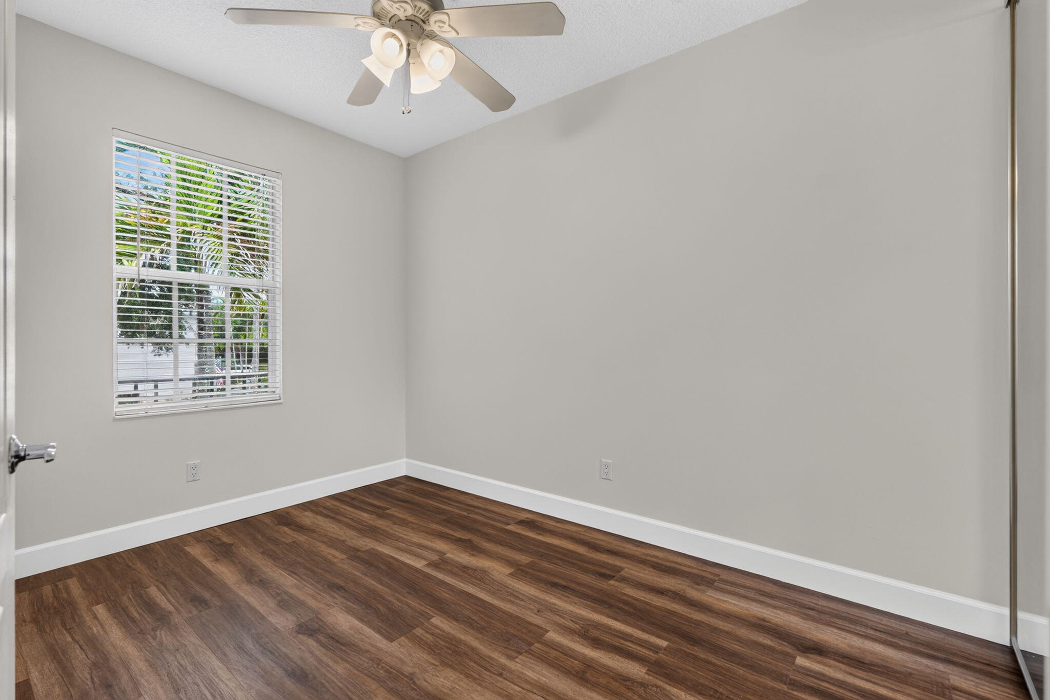 CATALINA LAKES - Residential Lease