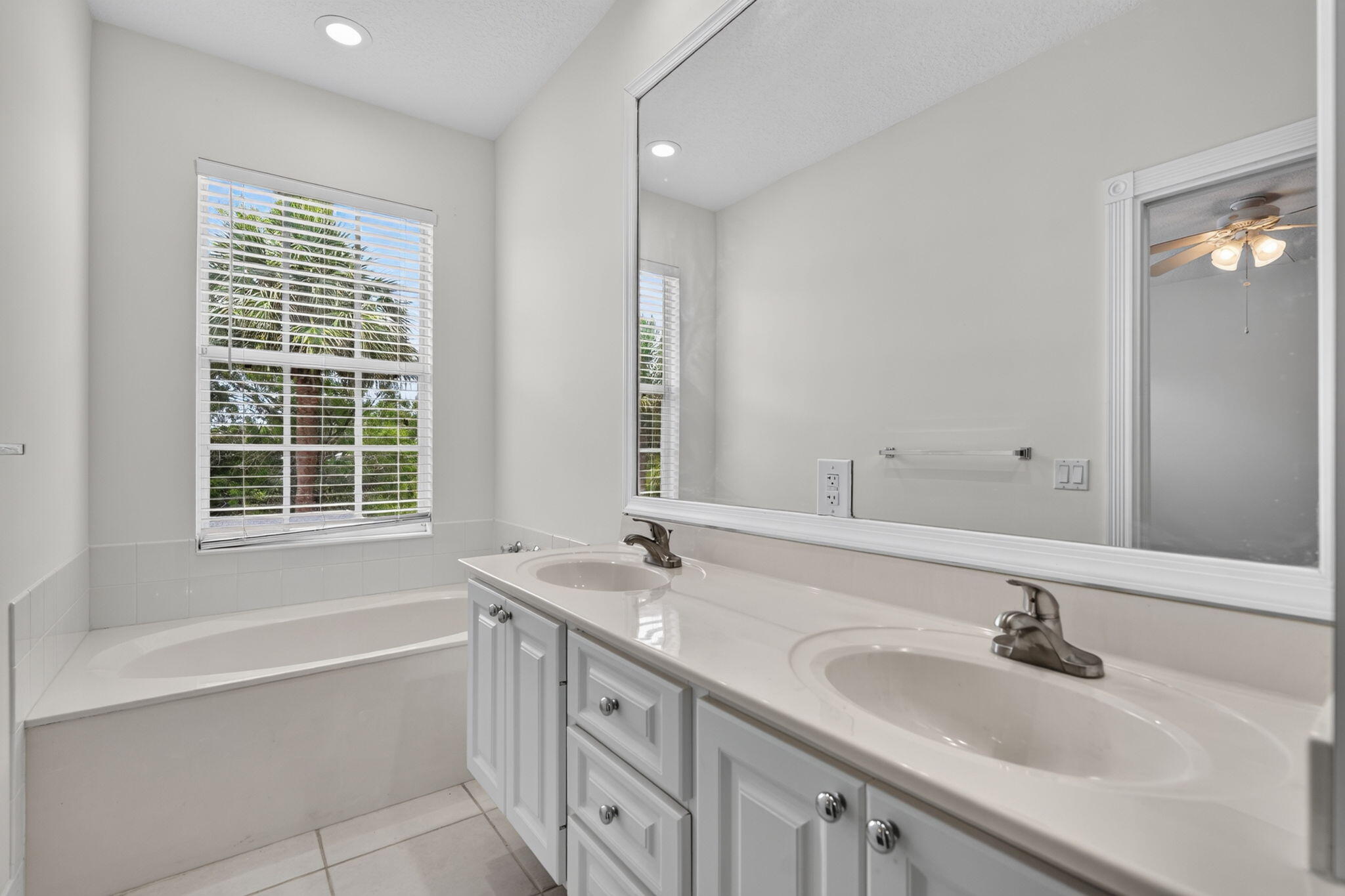 CATALINA LAKES - Residential Lease