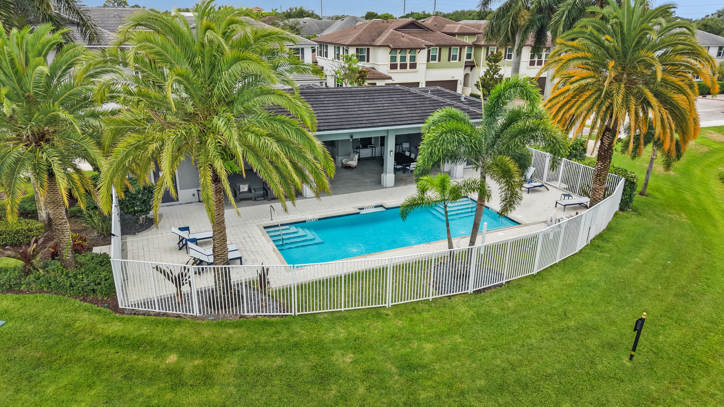 POINTE MIDTOWN - Residential