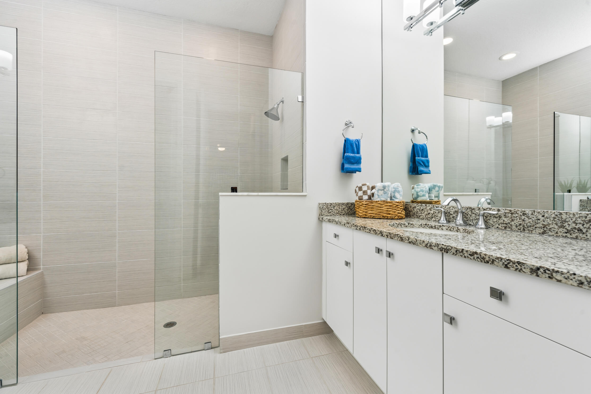 POINTE MIDTOWN - Residential