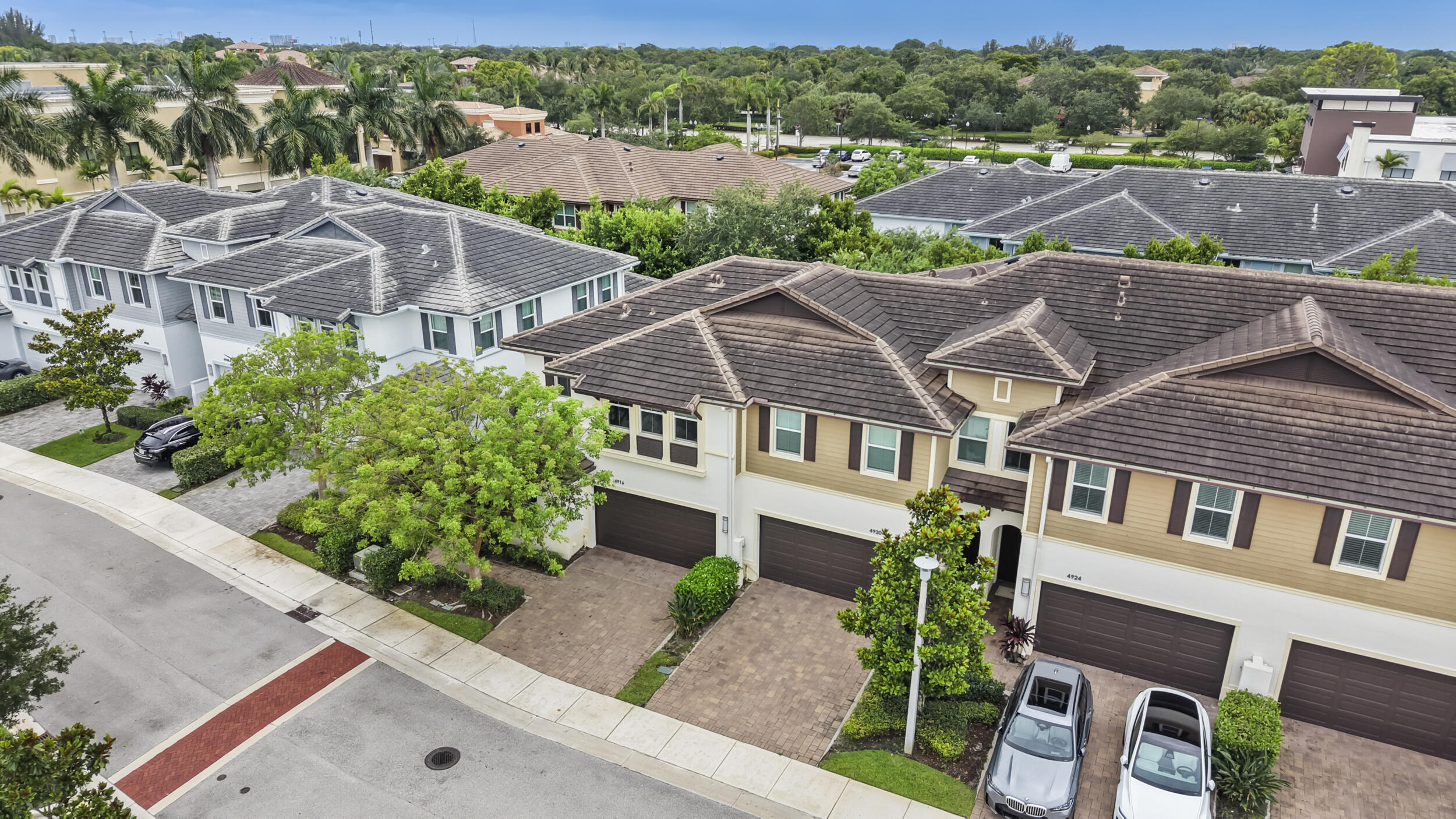 POINTE MIDTOWN - Residential