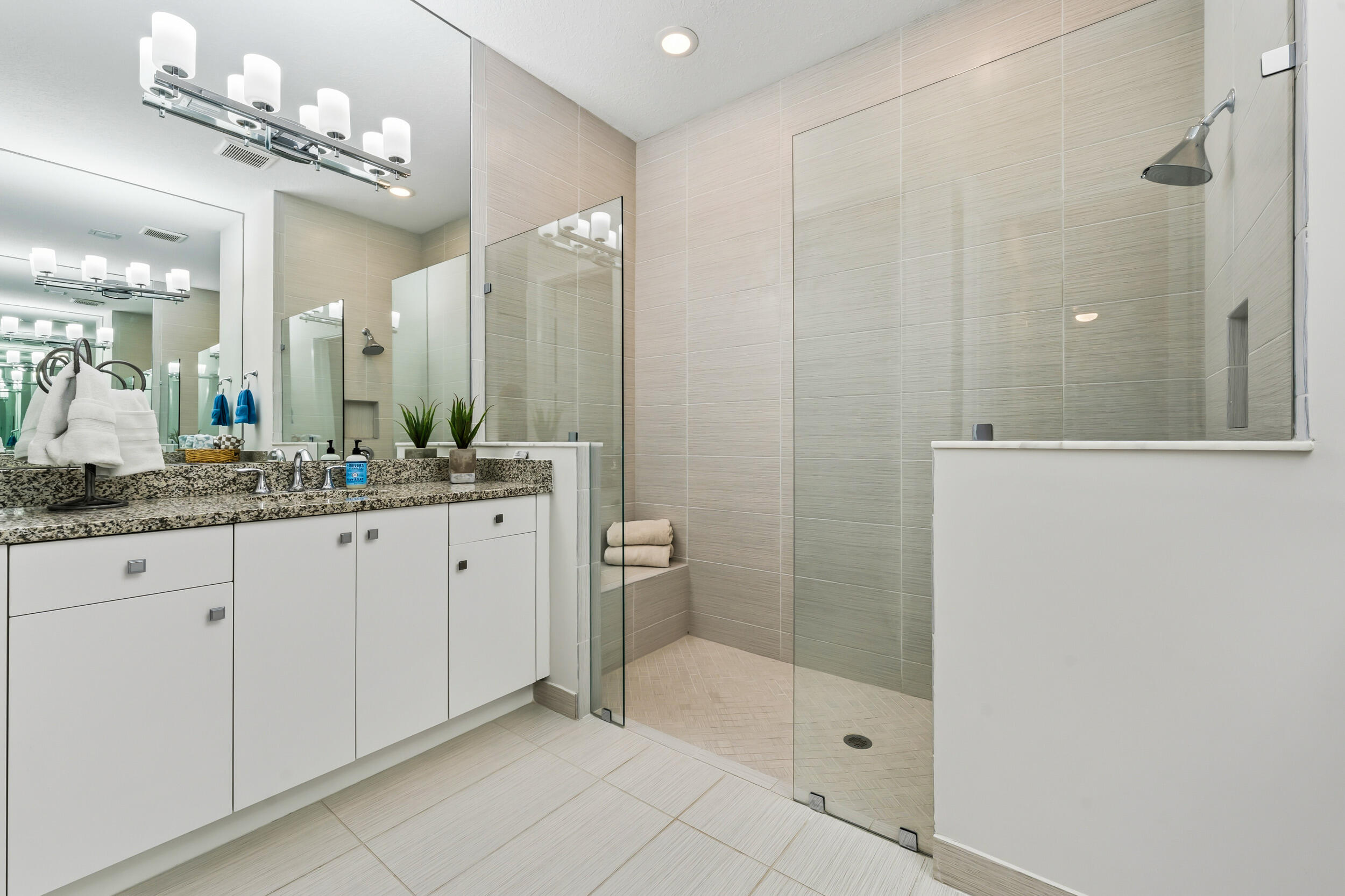 POINTE MIDTOWN - Residential