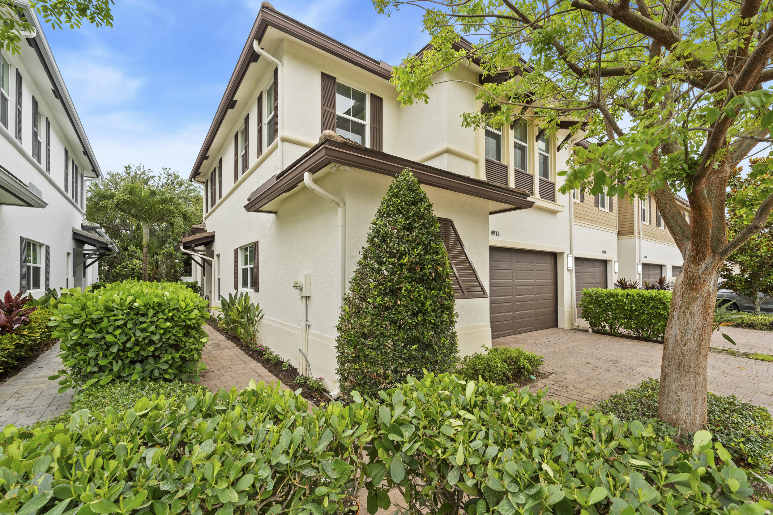 POINTE MIDTOWN - Residential