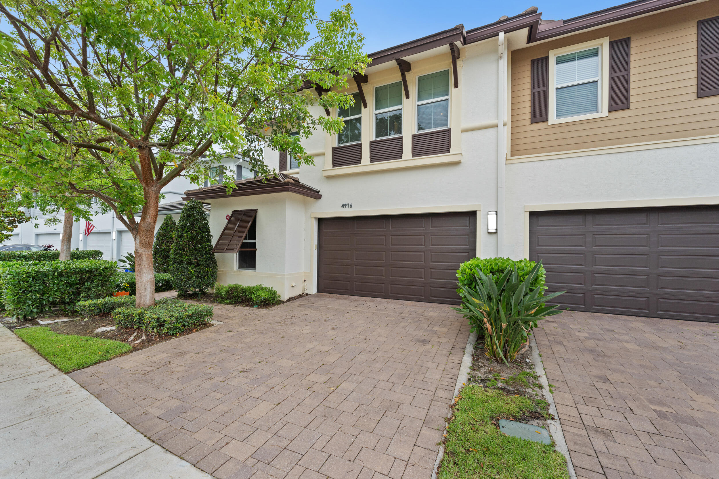 POINTE MIDTOWN - Residential