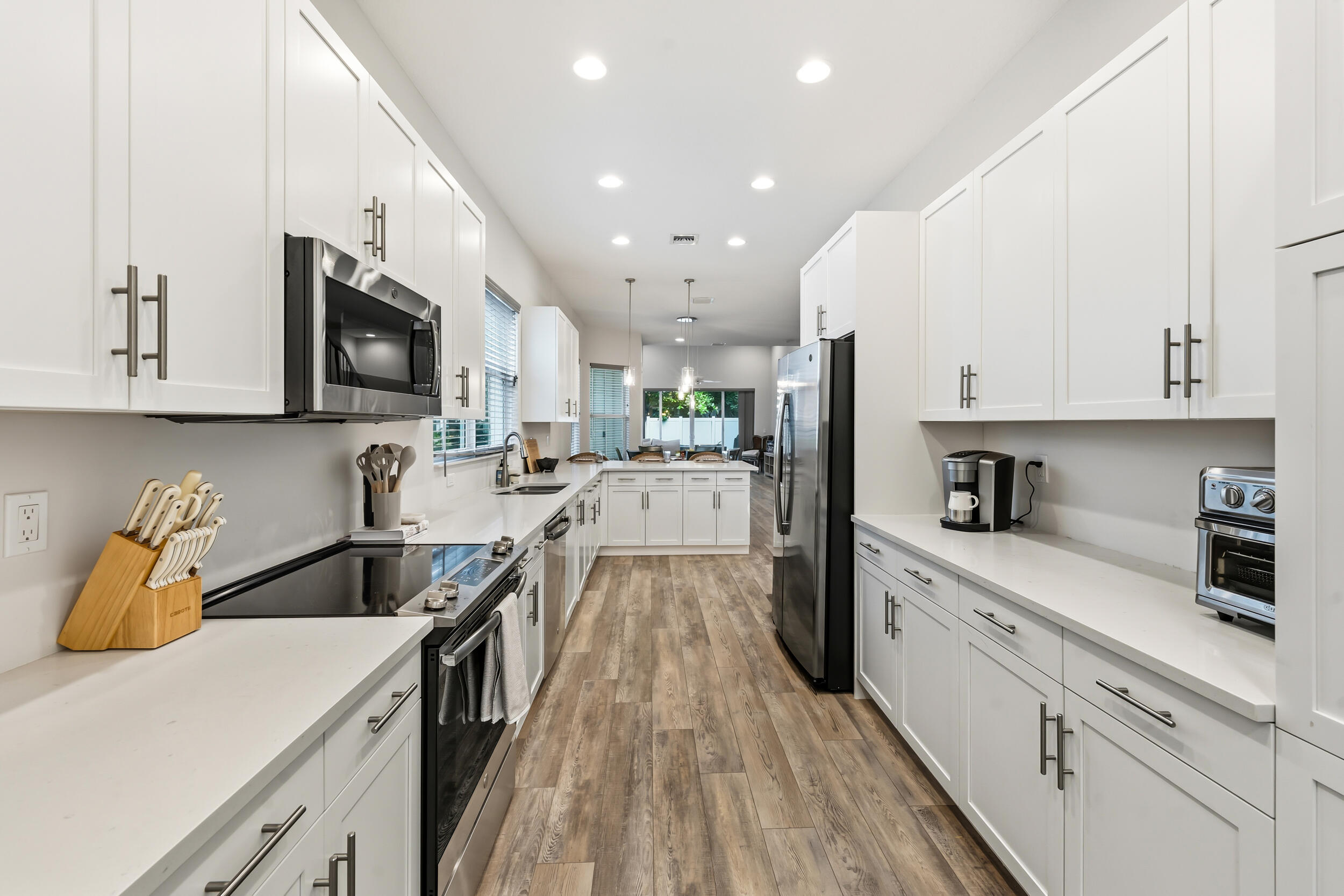 POINTE MIDTOWN - Residential