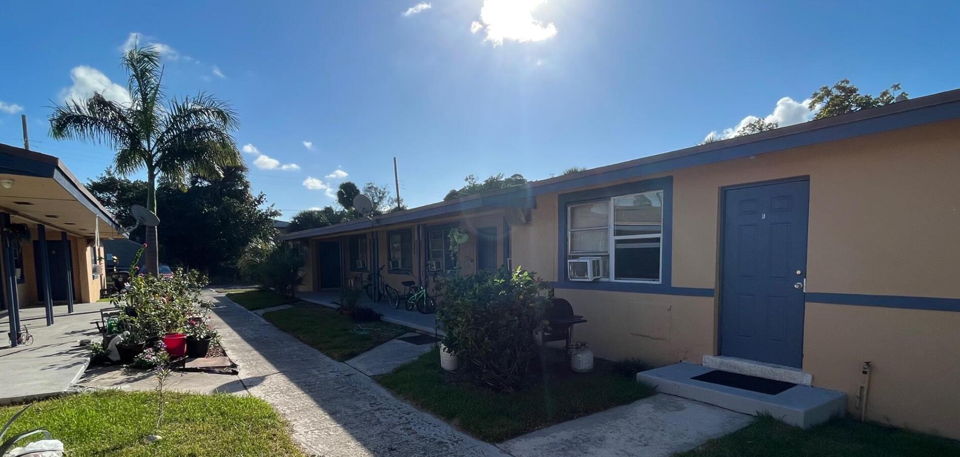 CLOWS - Residential Lease