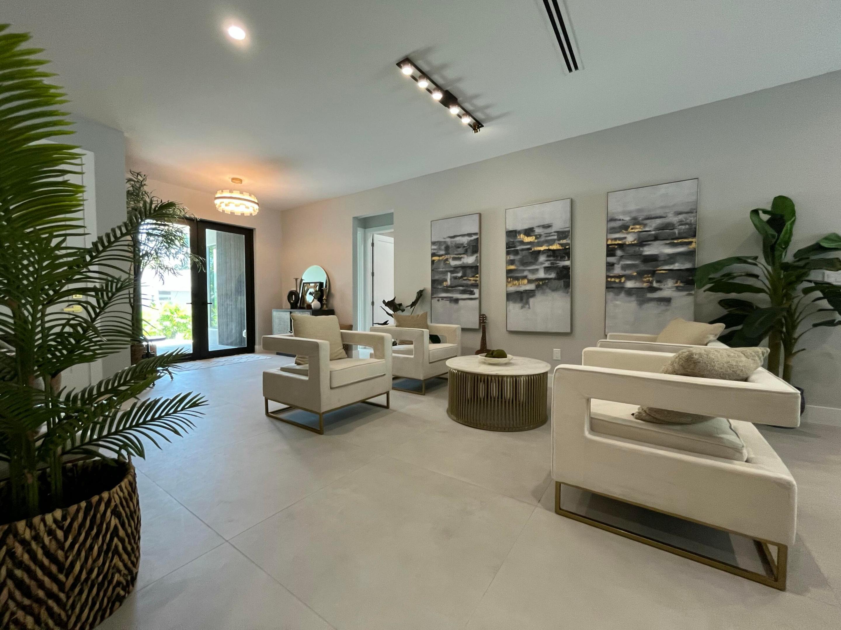 POINSETTIA HEIGHTS - Residential