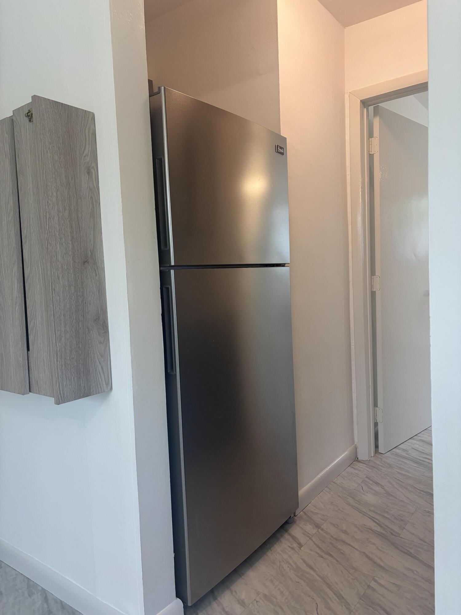 HOLLYWOOD PLACE - Residential Lease