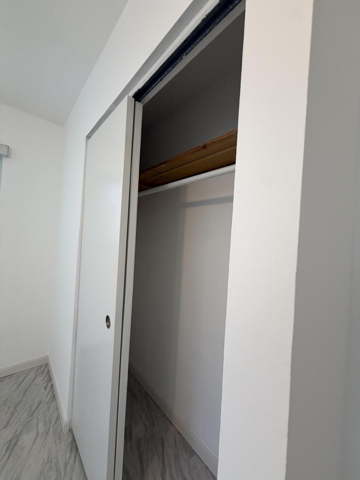 HOLLYWOOD PLACE - Residential Lease
