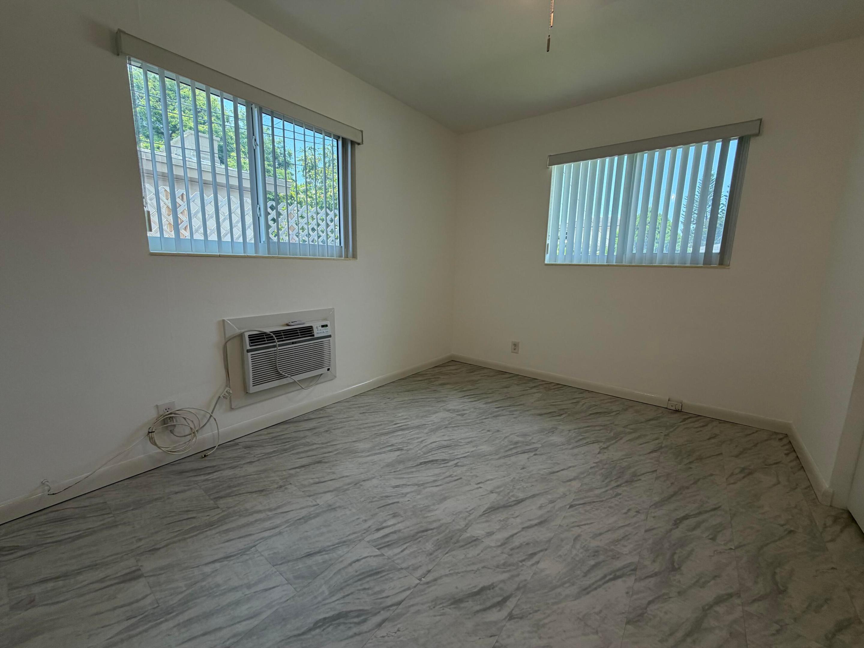 HOLLYWOOD PLACE - Residential Lease