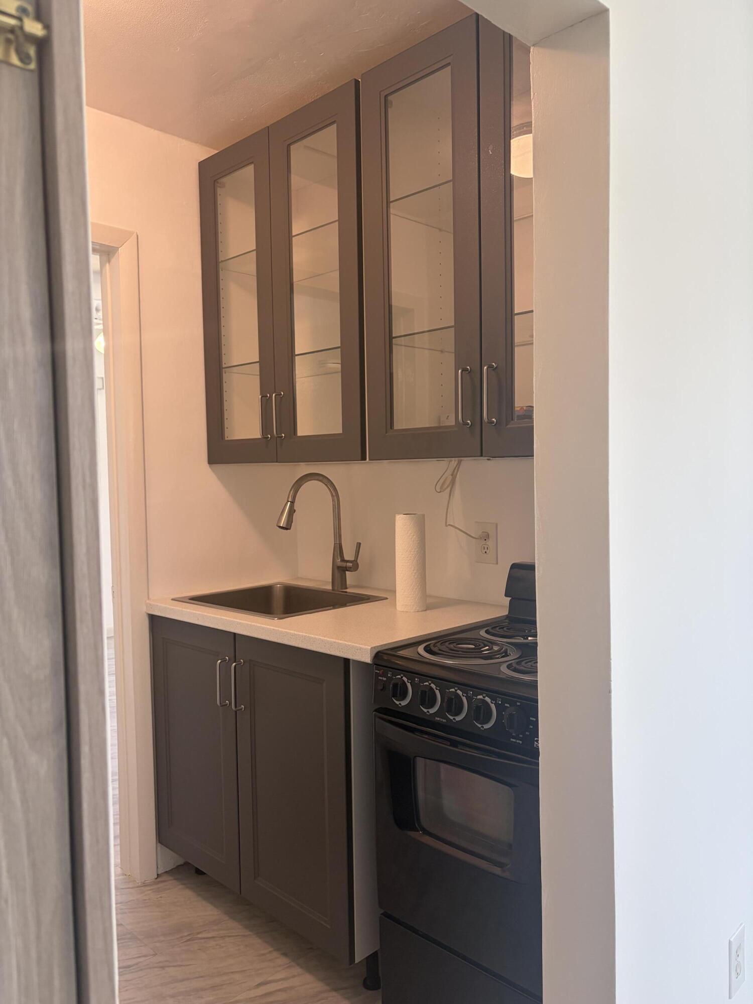 HOLLYWOOD PLACE - Residential Lease
