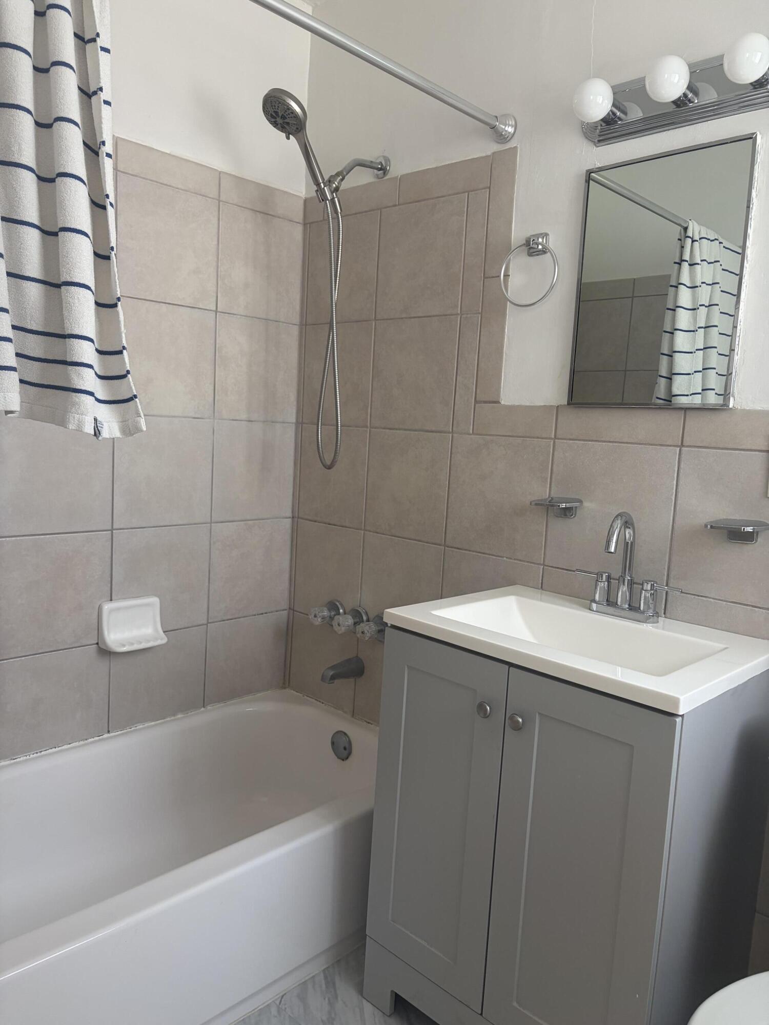 HOLLYWOOD PLACE - Residential Lease