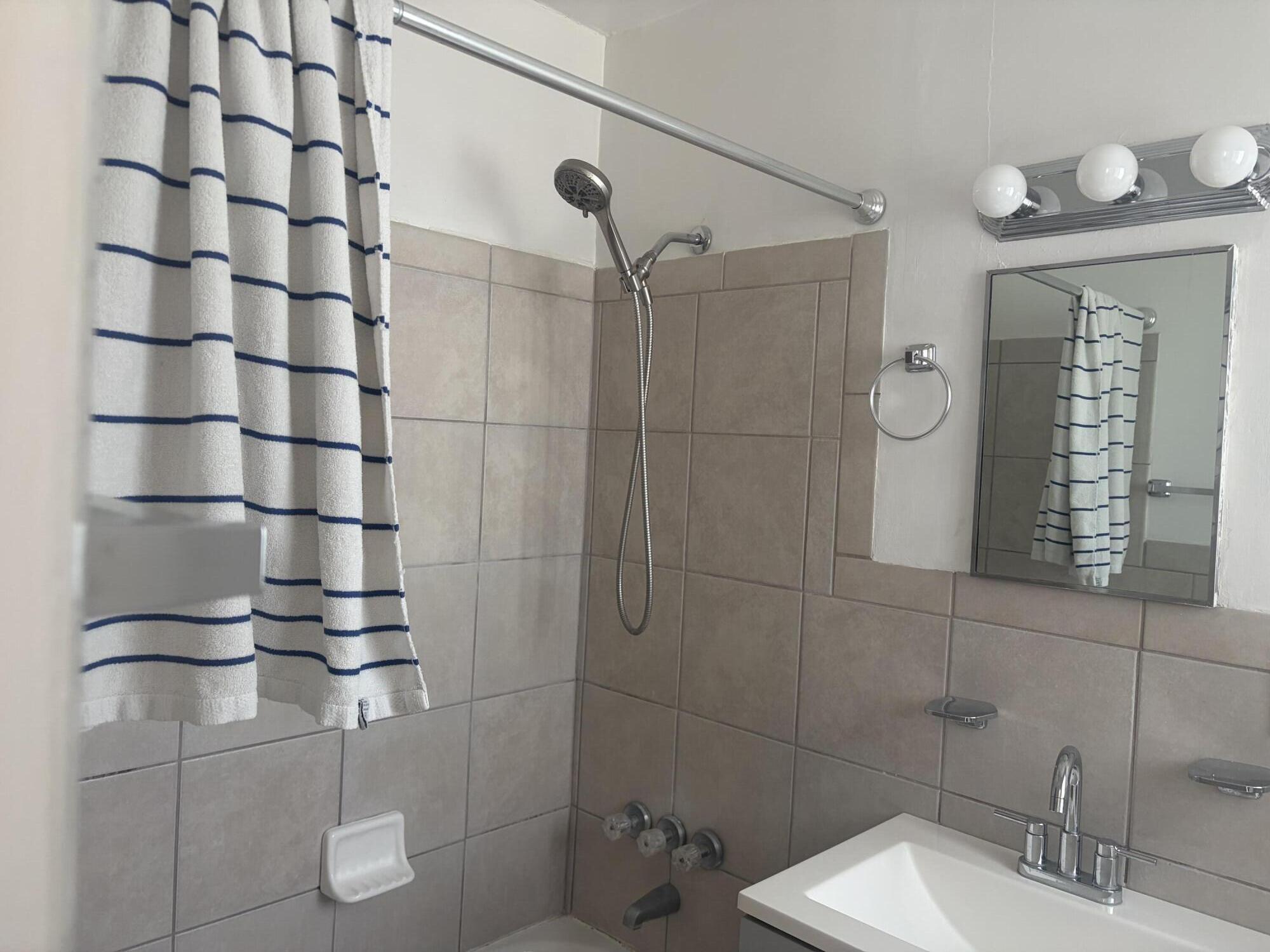 HOLLYWOOD PLACE - Residential Lease