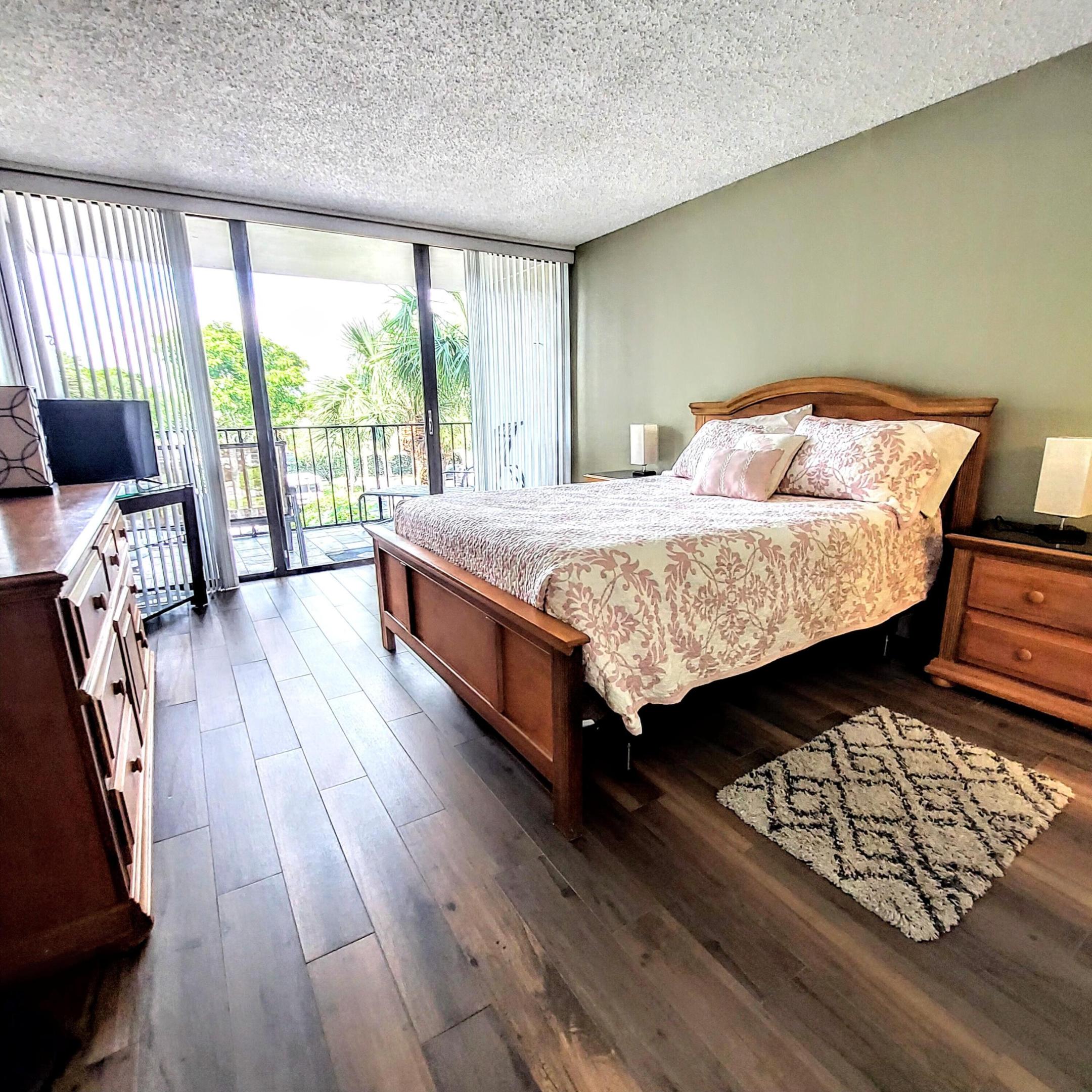 LAKESHORE CLUB CONDO - Residential Lease