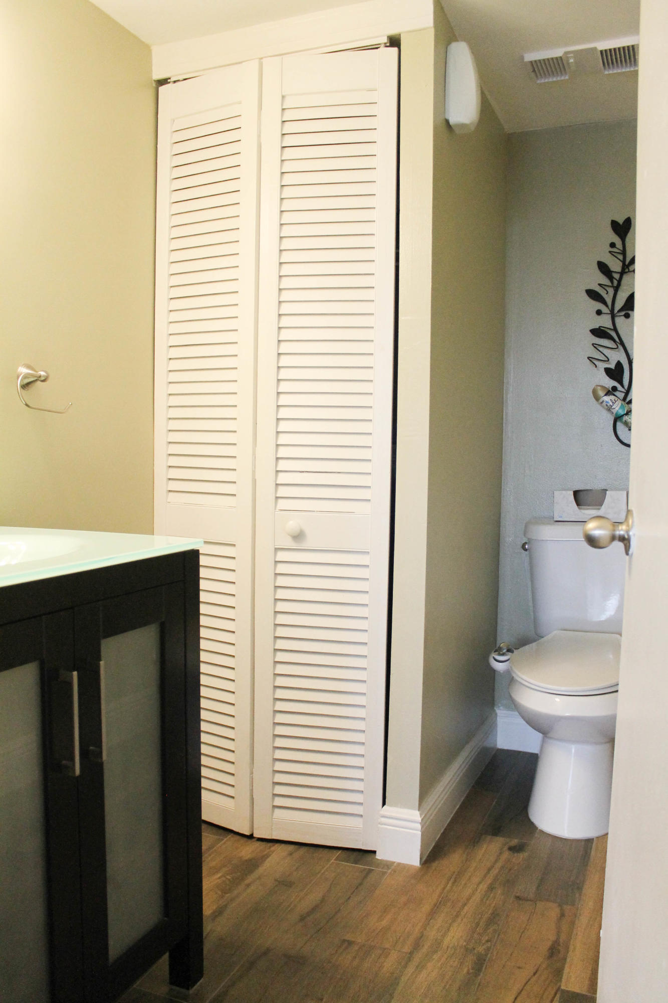 LAKESHORE CLUB CONDO - Residential Lease
