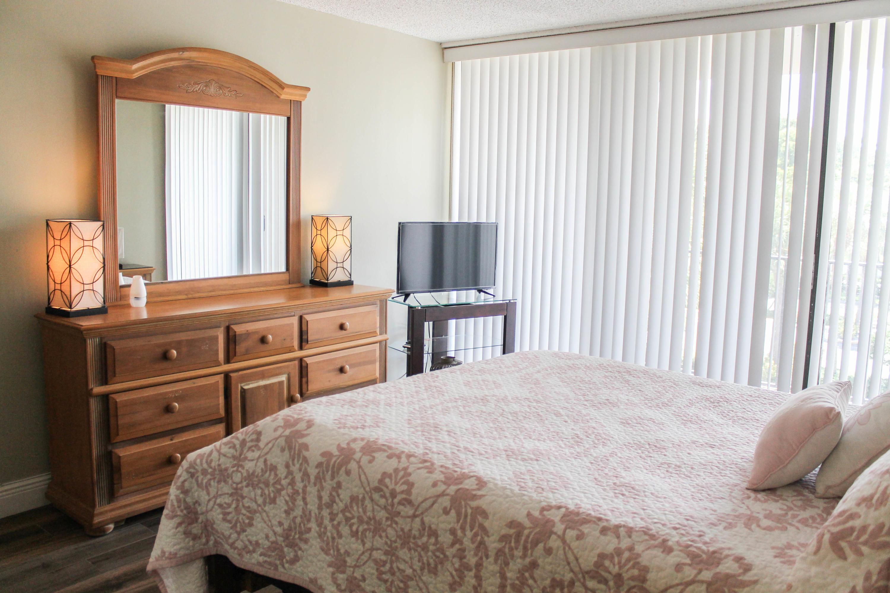 LAKESHORE CLUB CONDO - Residential Lease